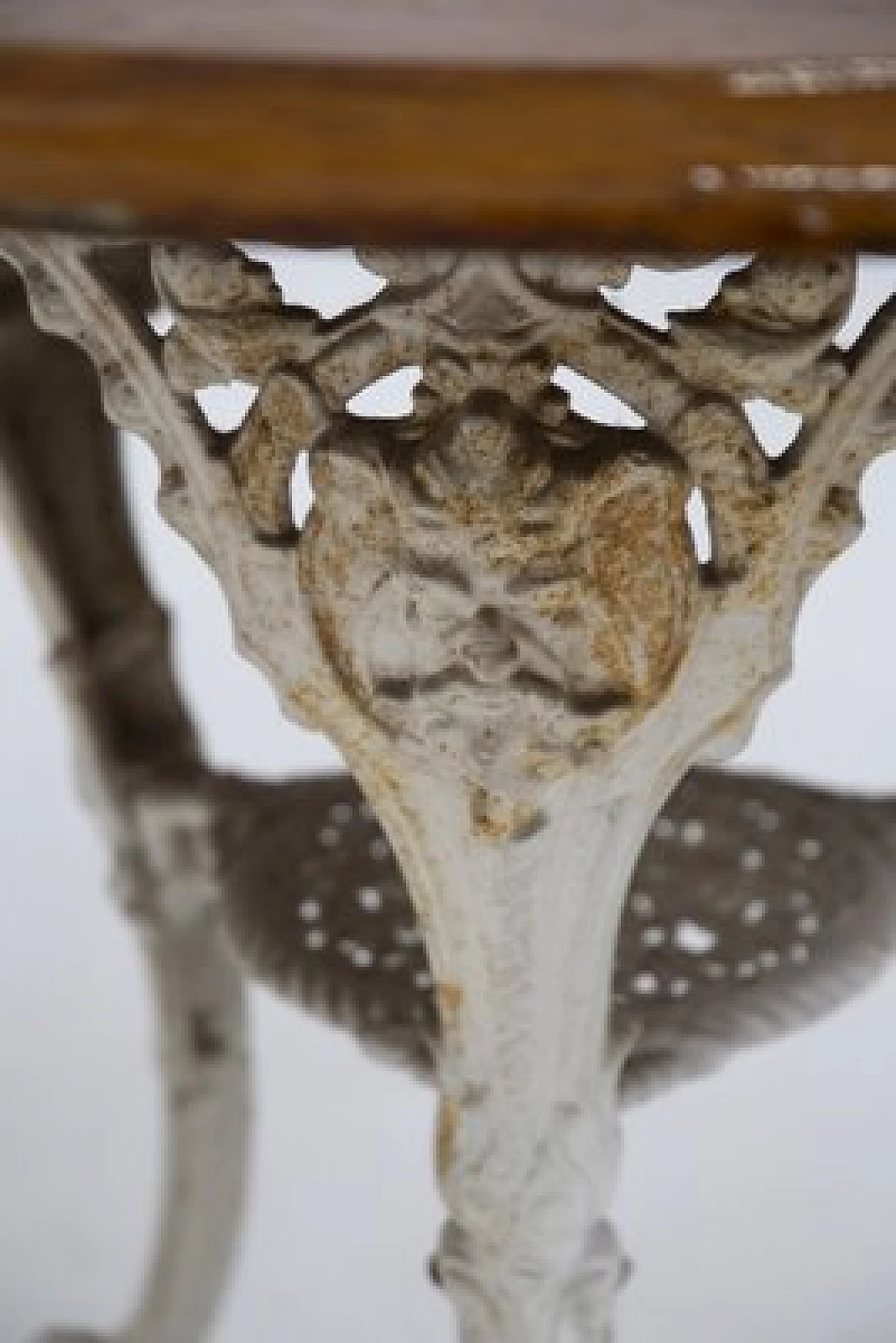 Victorian white cast iron and wood table, 19th century 3