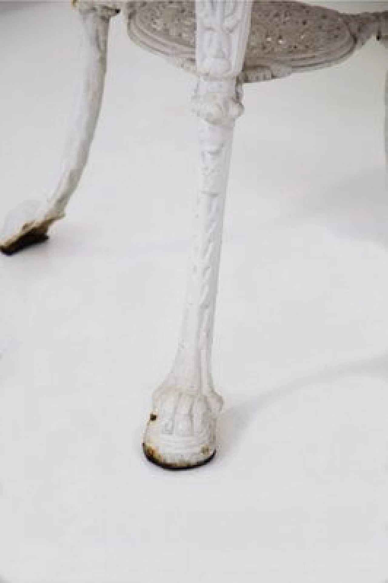 Tavolino in stile vittoriano in ghisa e piano in legno, '800 10