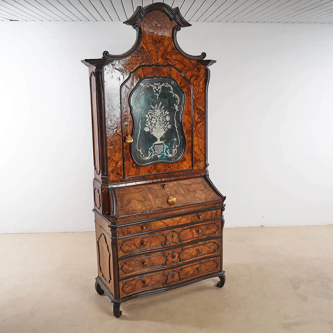 Trumeau in legno con anta a ribalta e vetrina, '700 1