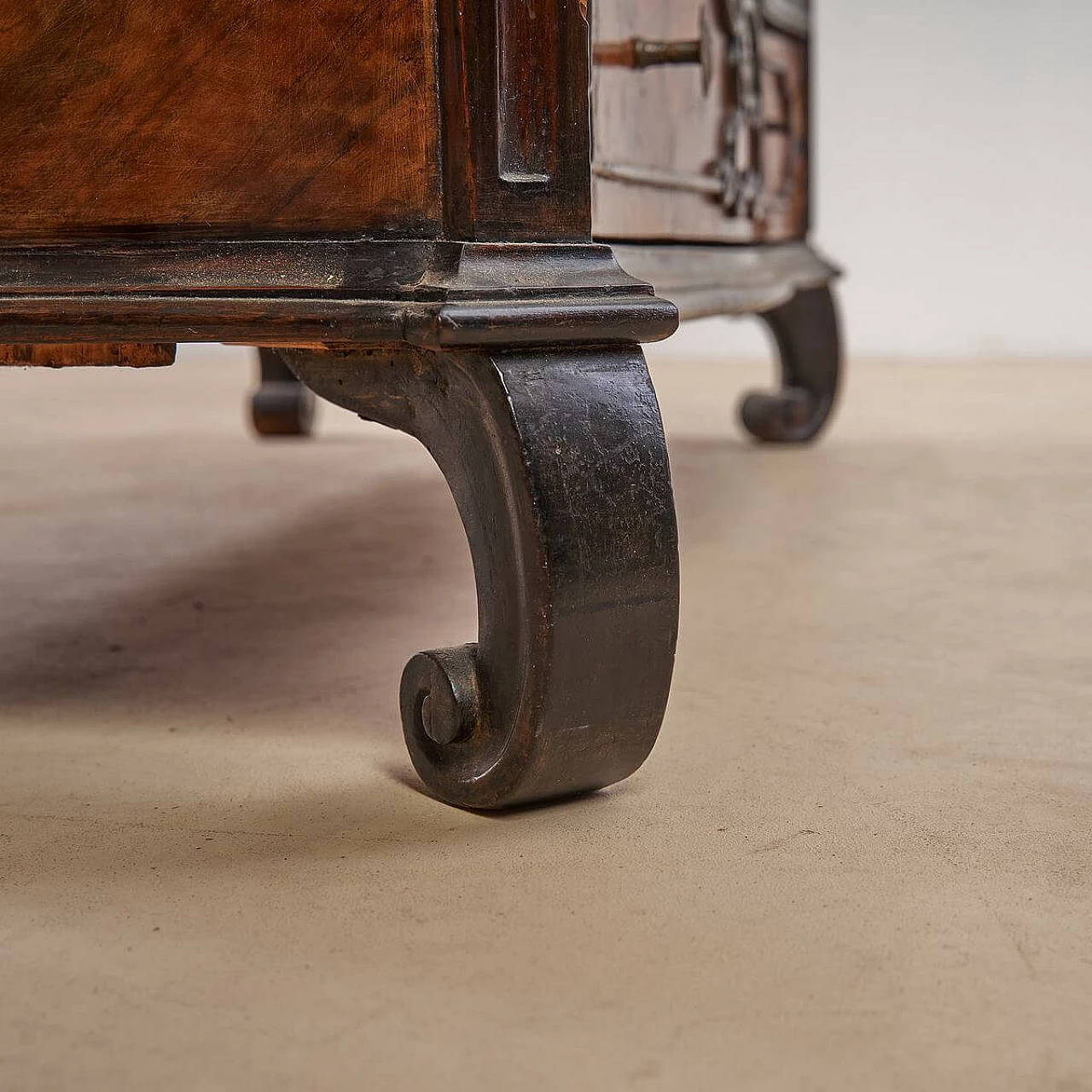 Trumeau in legno con anta a ribalta e vetrina, '700 5