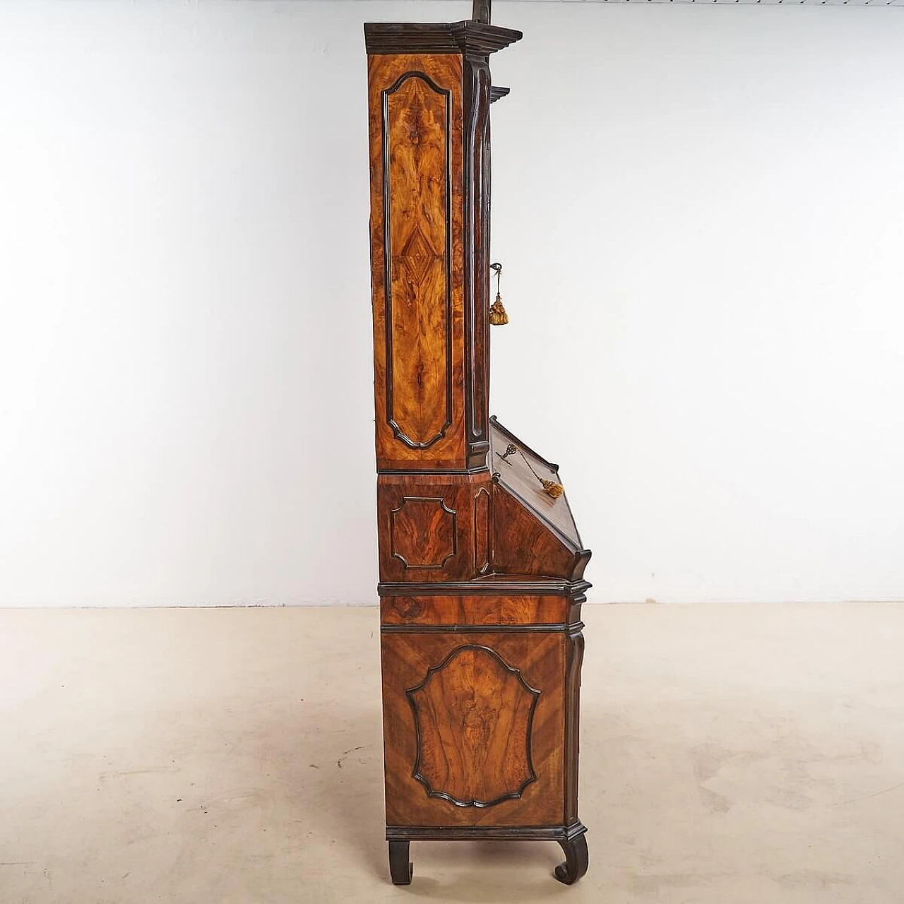 Trumeau in legno con anta a ribalta e vetrina, '700 7