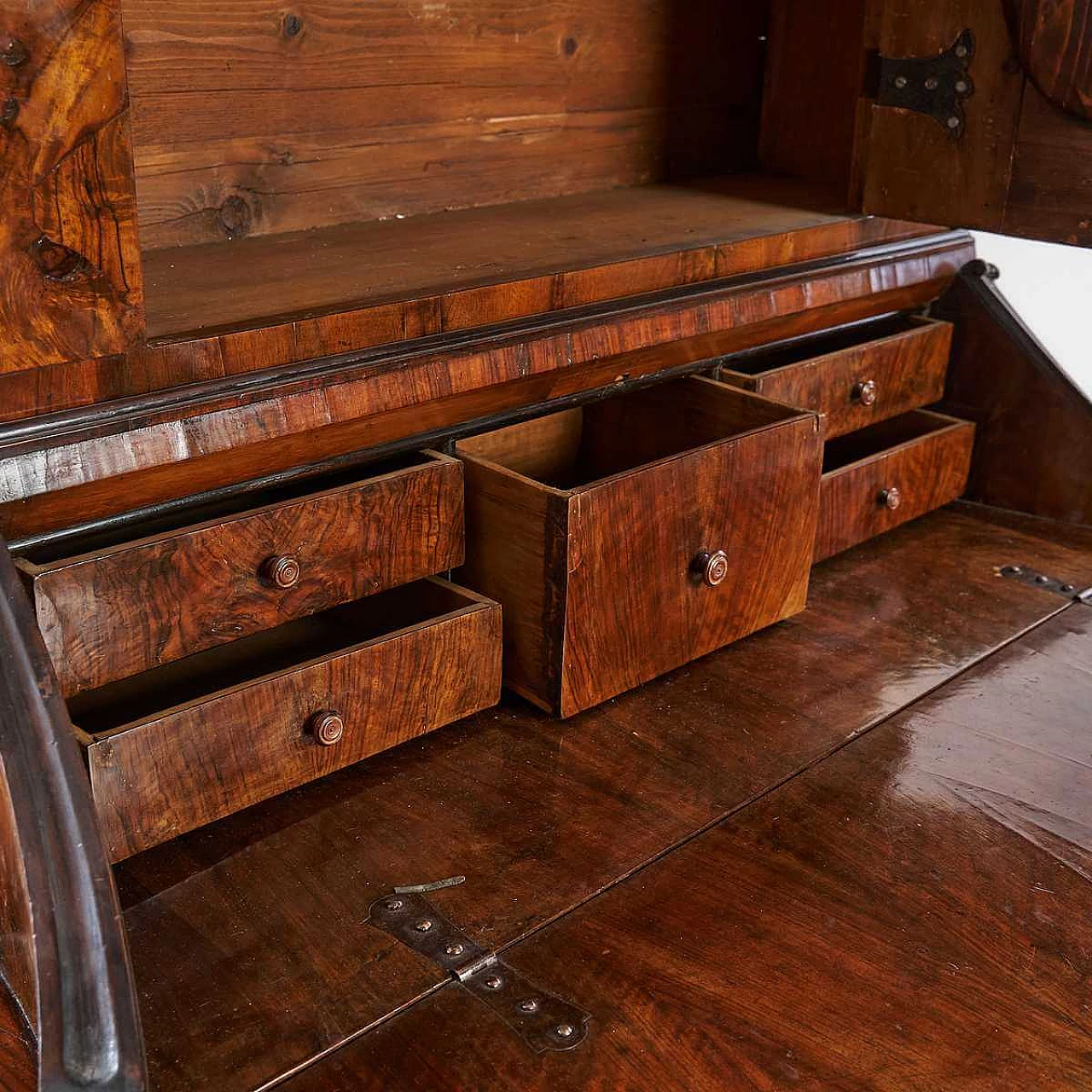 Trumeau in legno con anta a ribalta e vetrina, '700 9