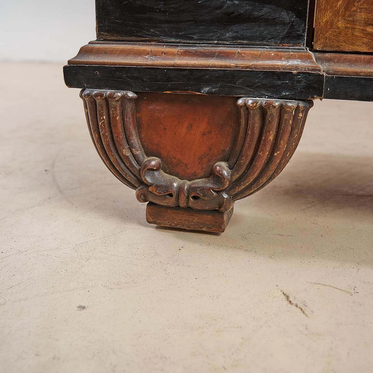 Libreria a due scaffali con vetrina in stile Impero 5