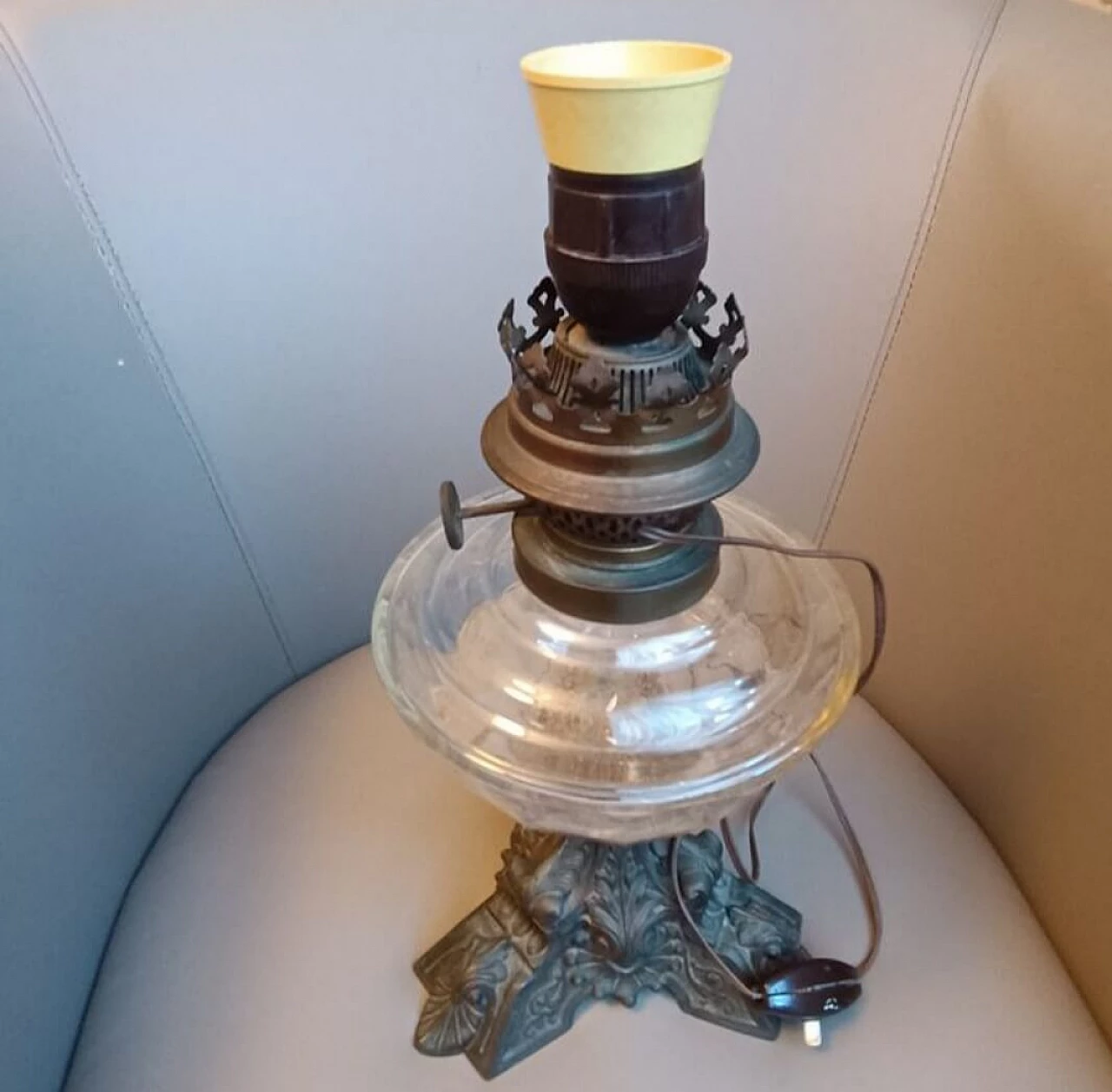 Lampada a olio elettrificata con base in bronzo, anni '30 11