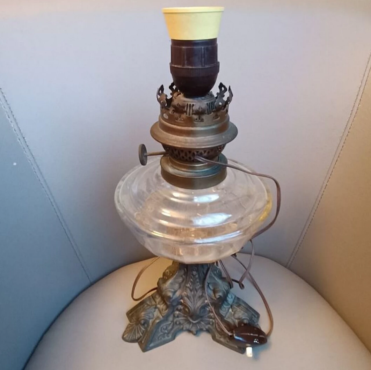 Lampada a olio elettrificata con base in bronzo, anni '30 12