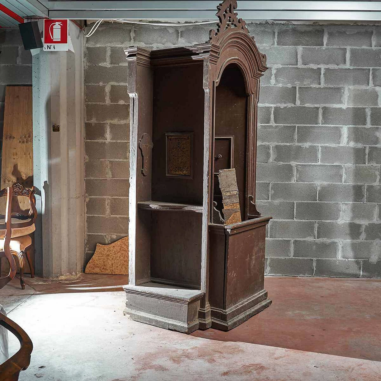 Confessionale antico in legno, '600 3