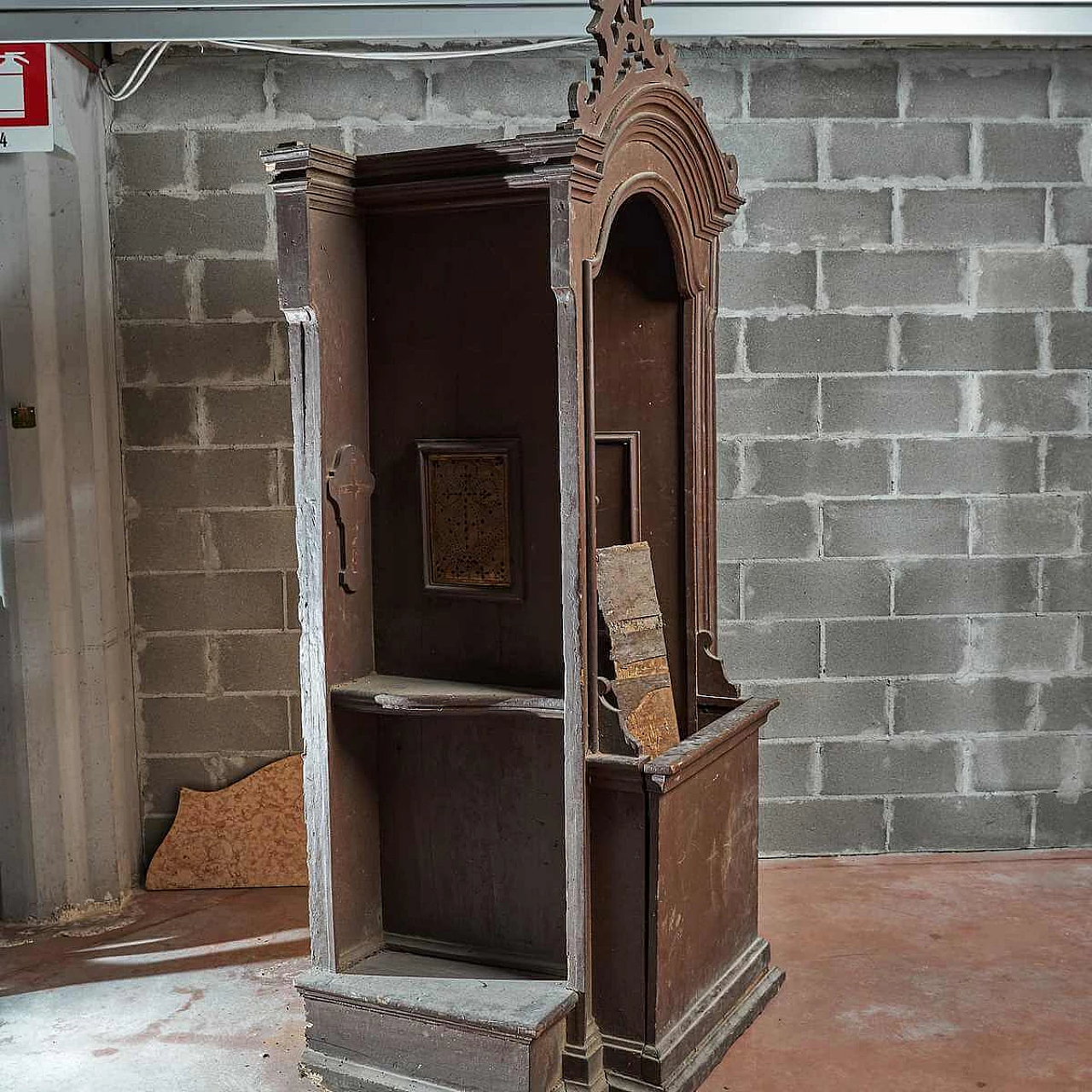 Confessionale antico in legno, '600 4