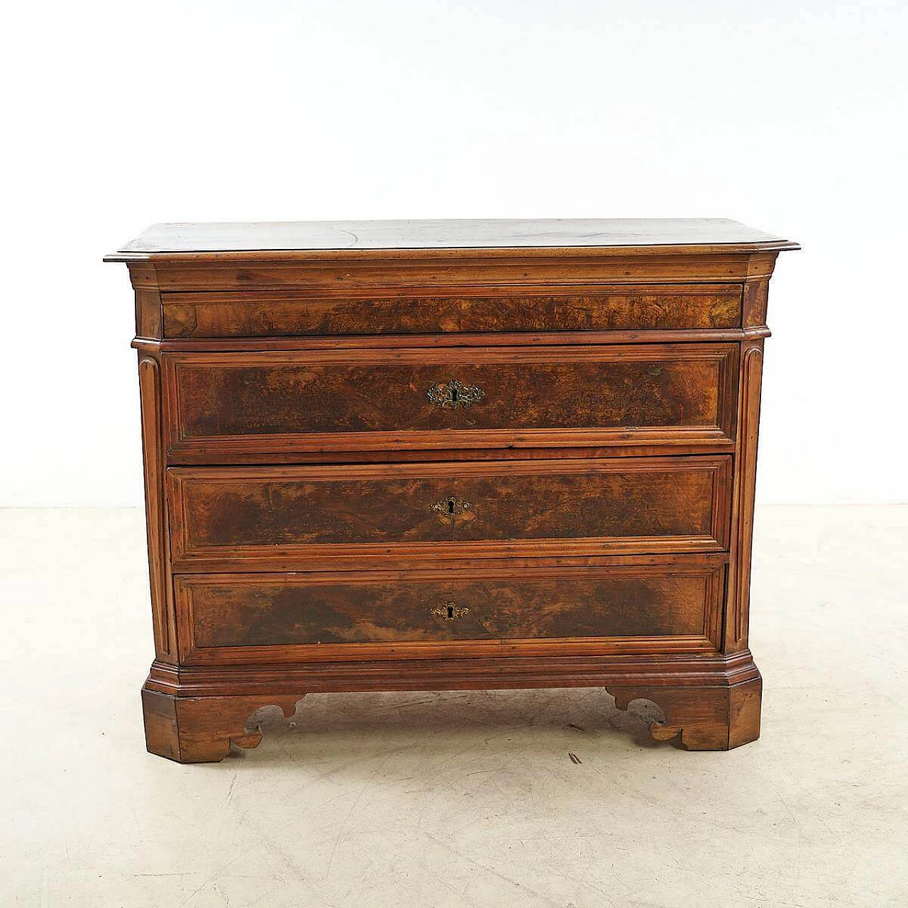 Three-drawer wooden chest of drawers, 17th century 1
