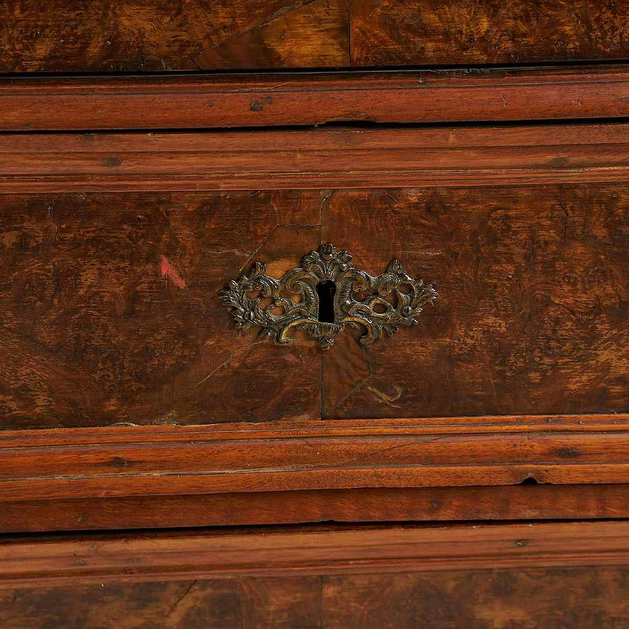 Three-drawer wooden chest of drawers, 17th century 3