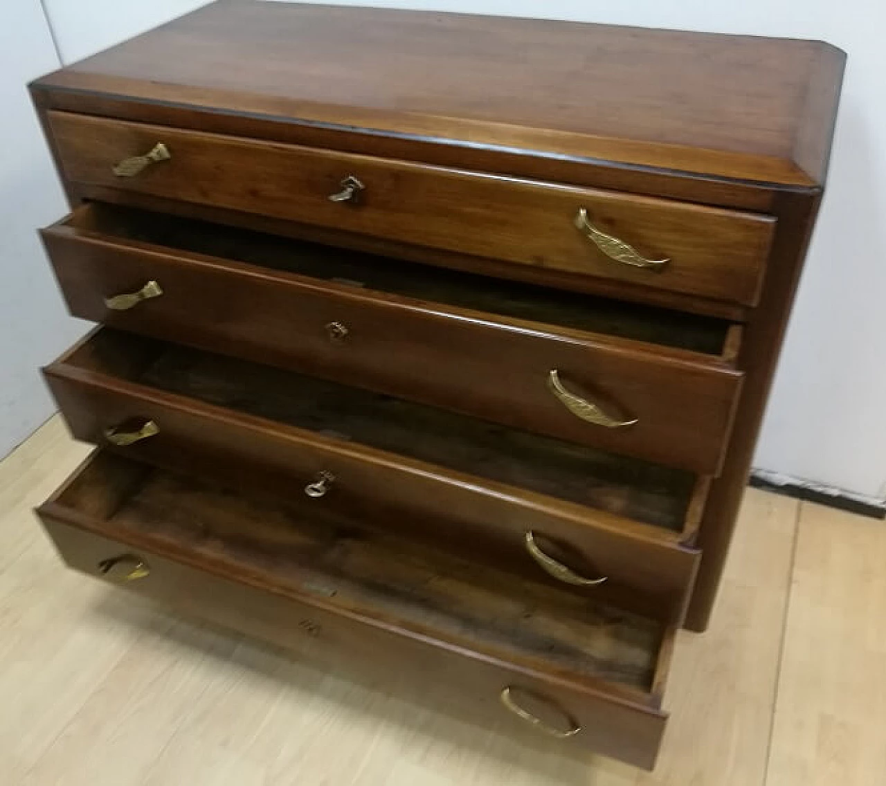 Comò in noce a quattro cassetti Art Decò 4