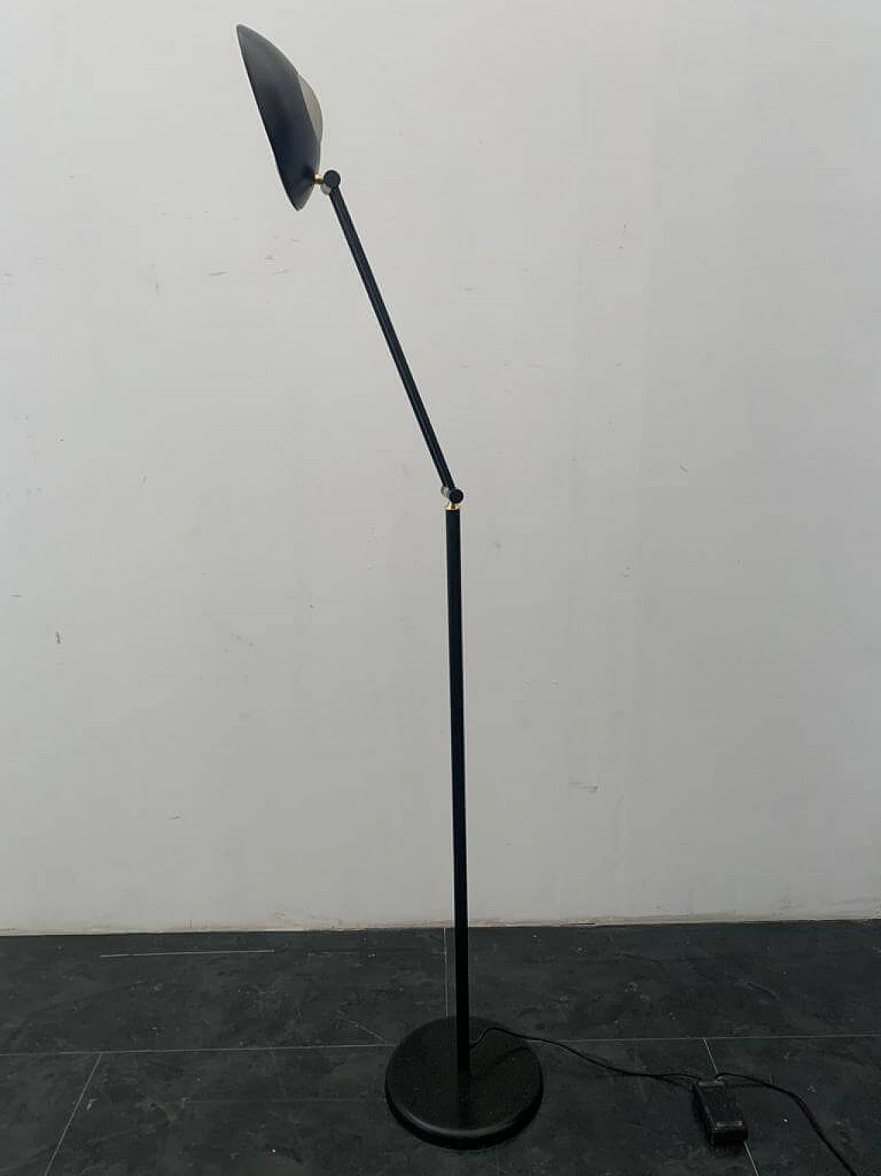 Metal floor lamp with brass details, 1960s 2