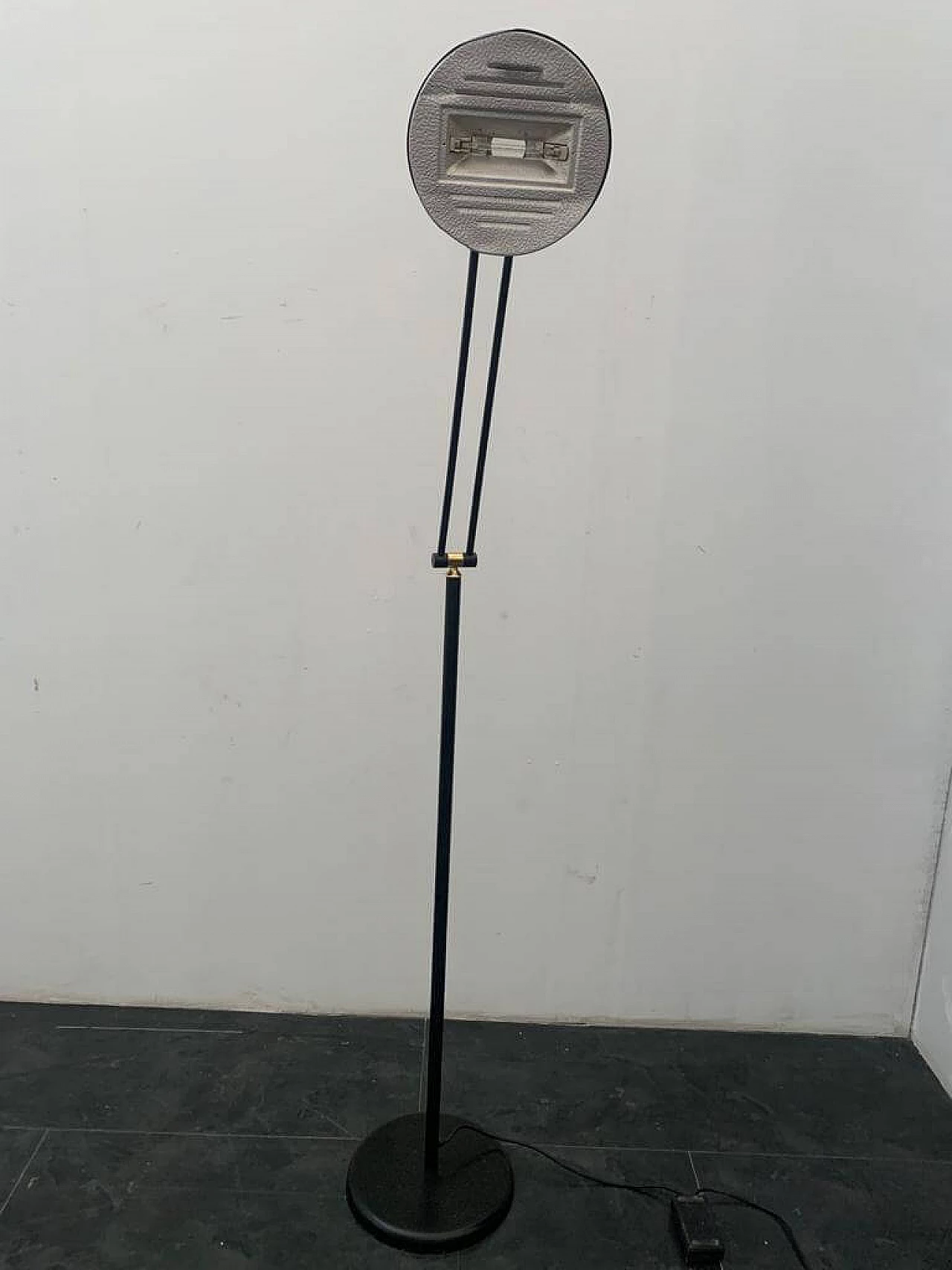 Metal floor lamp with brass details, 1960s 3