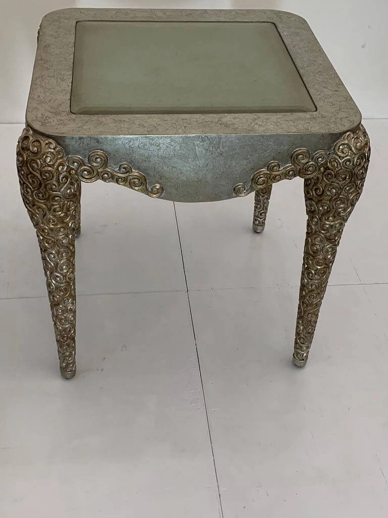 Tavolino argentato in resina e vetro di Lam Lee, anni '90 7