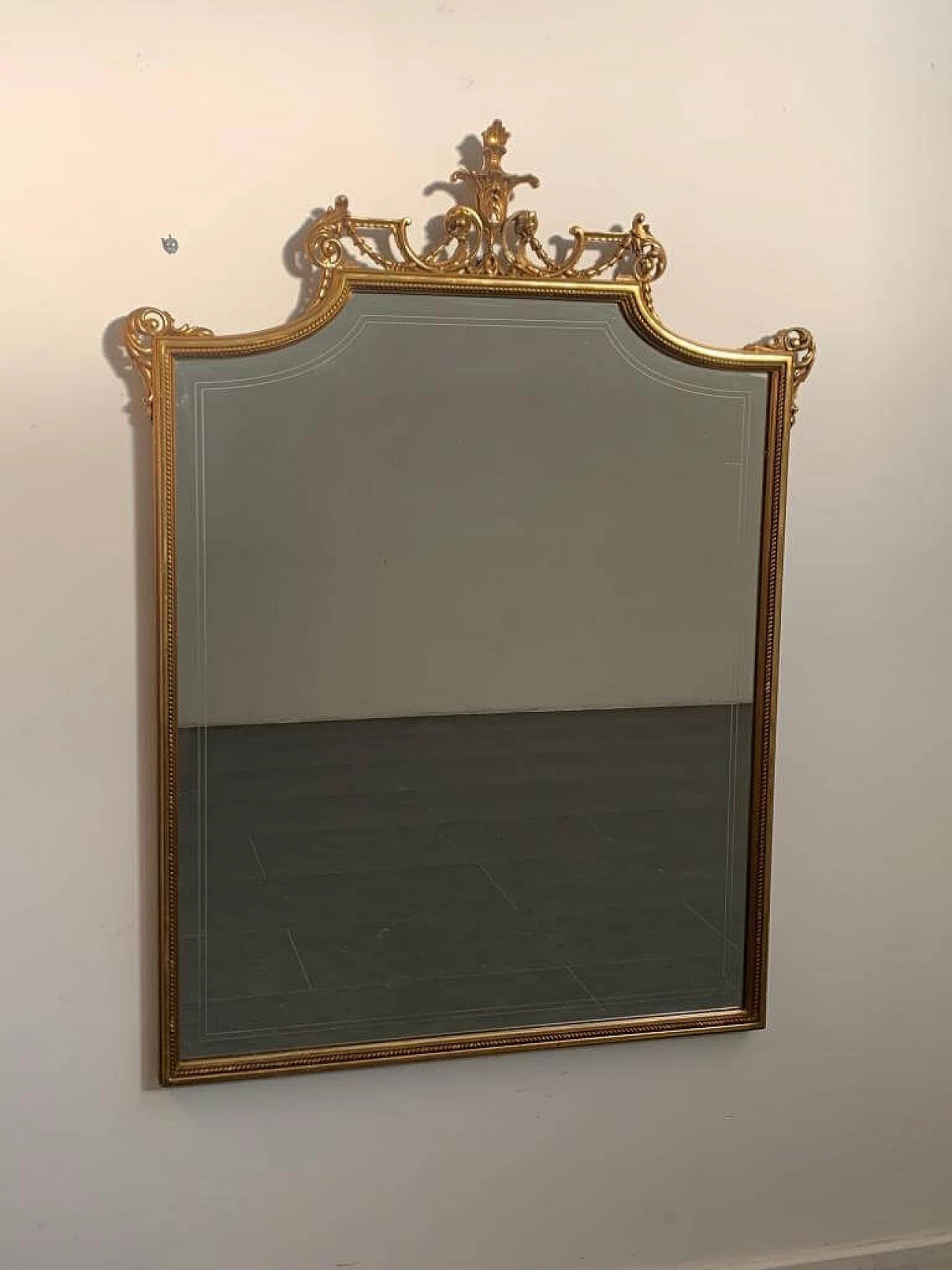 Specchio con cornice dorata, anni '50 1