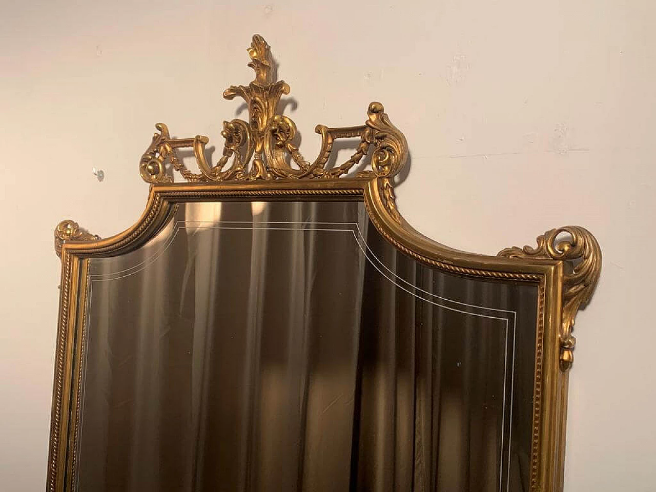 Specchio con cornice dorata, anni '50 7