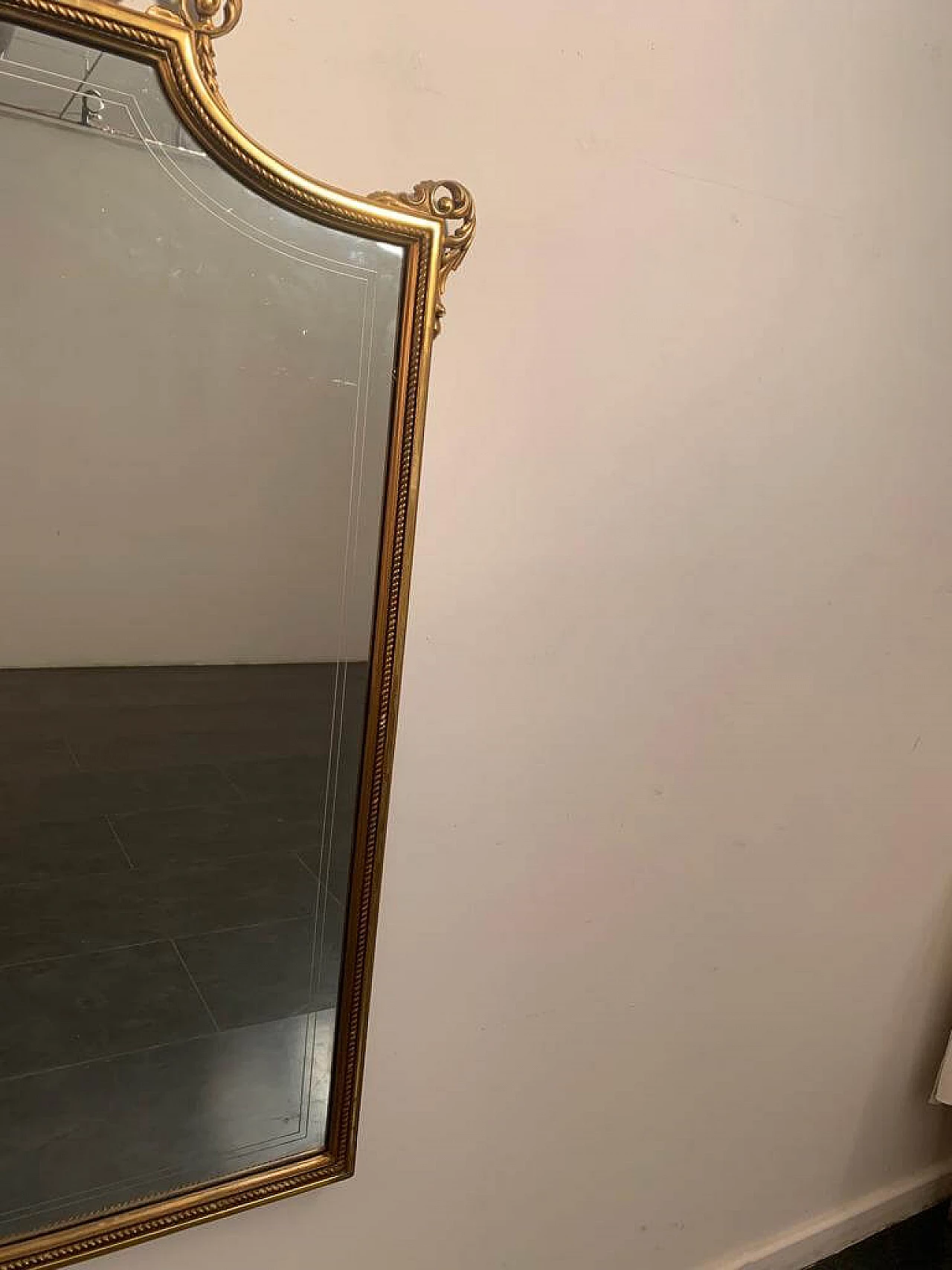 Specchio con cornice dorata, anni '50 13