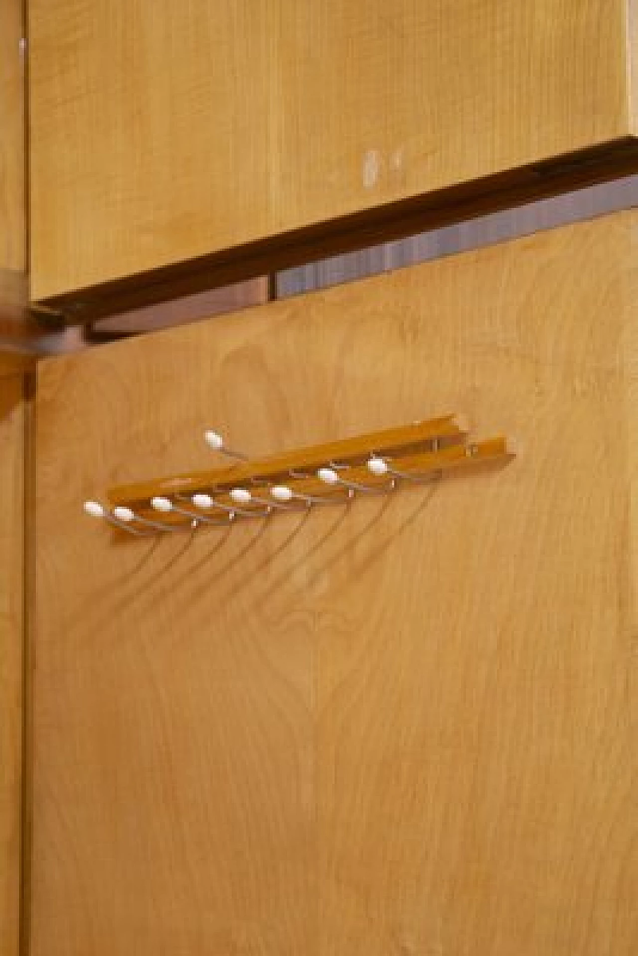 Mobiletto in legno di noce e grissinato di La Permanente Mobili Cantù, anni '50 10