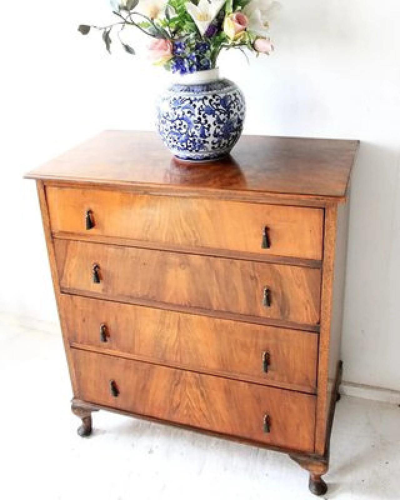 Walnut chest of drawers with four compartments, early 20th century 7