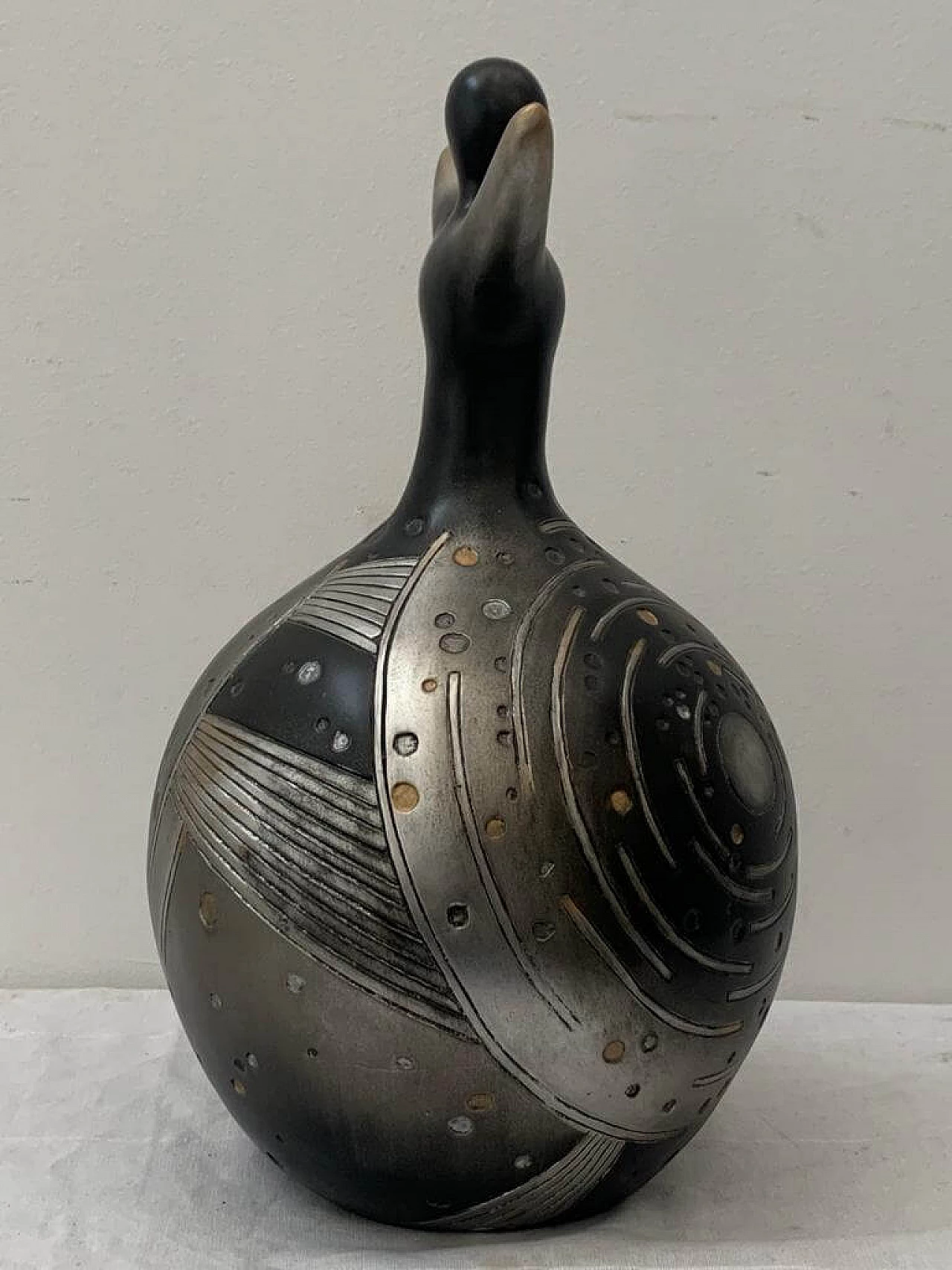 Scultura in resina scolpita finita in argento patinato per Lam Lee Group, anni '90 3