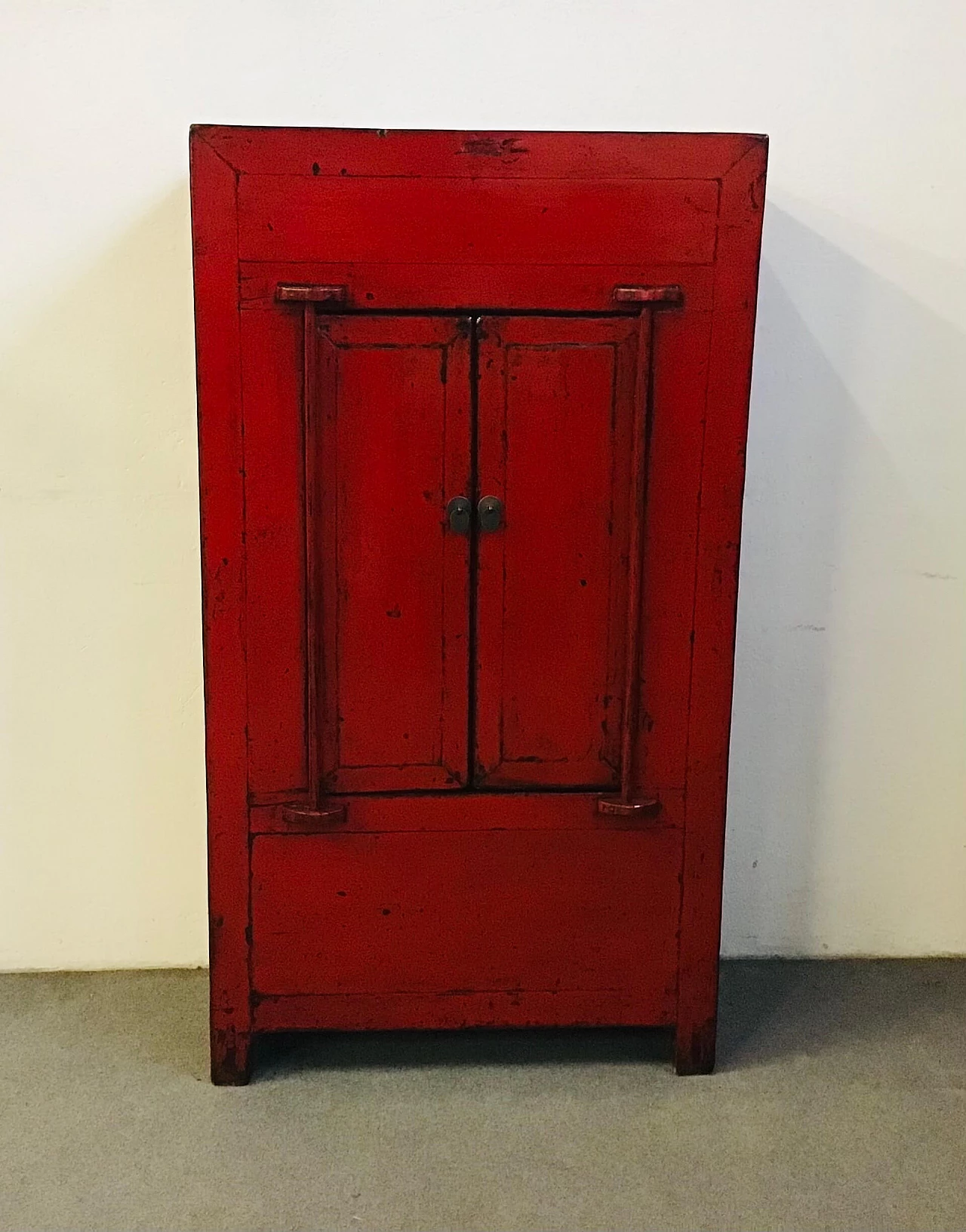 Red lacquered wooden closet, 19th century 1