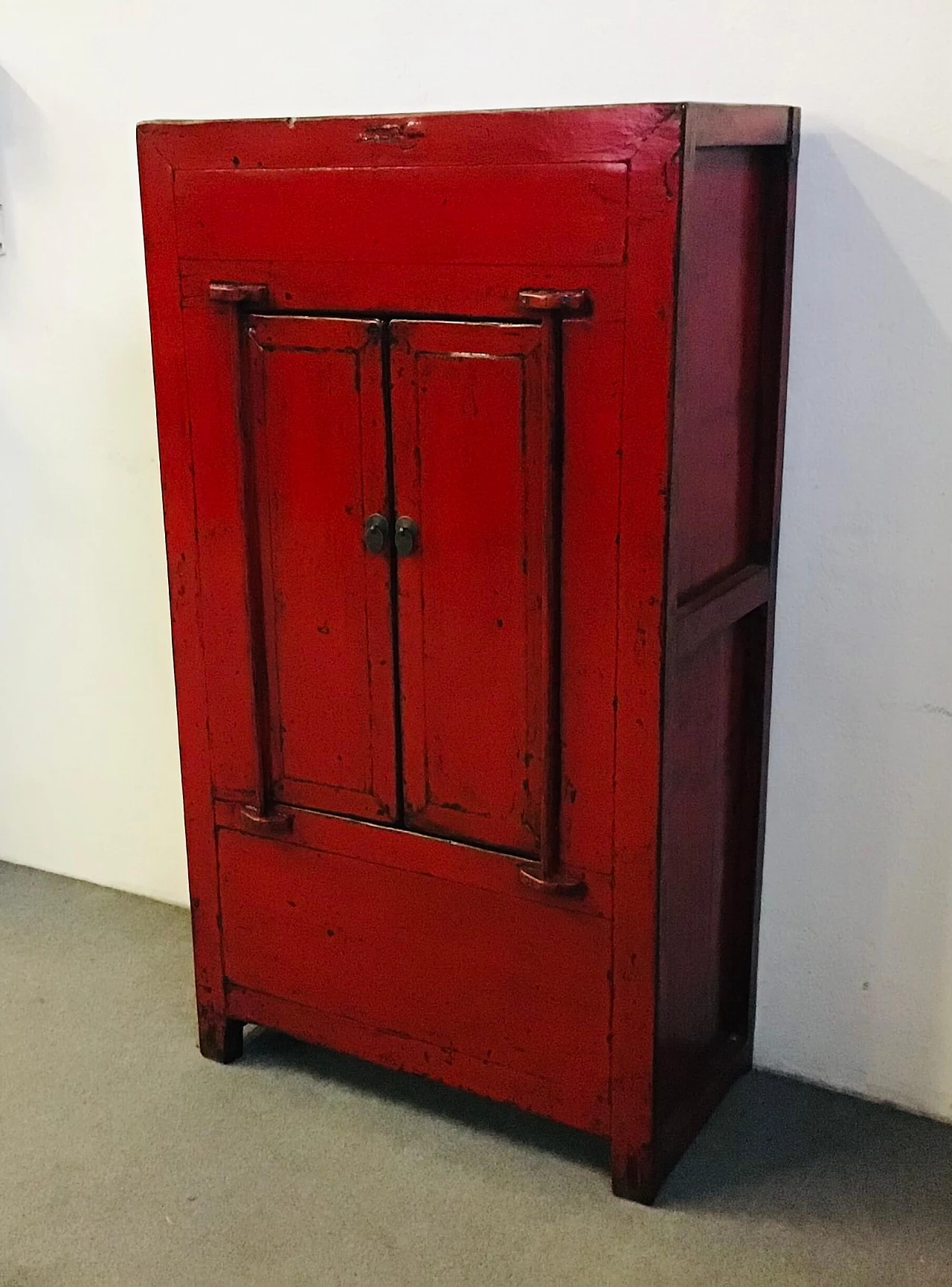 Red lacquered wooden closet, 19th century 2