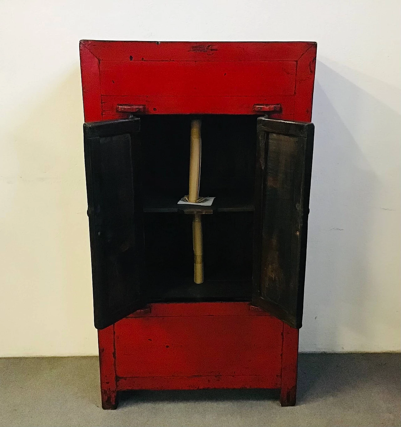 Red lacquered wooden closet, 19th century 3