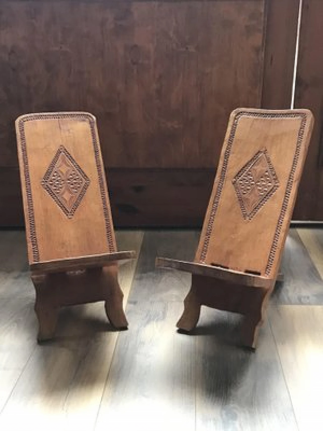 Coppia di sedie in legno intagliate a mano, anni '60 1