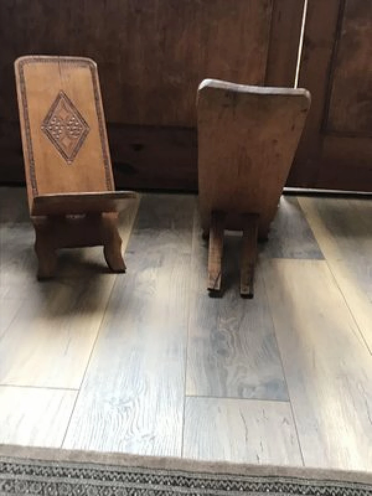 Coppia di sedie in legno intagliate a mano, anni '60 2