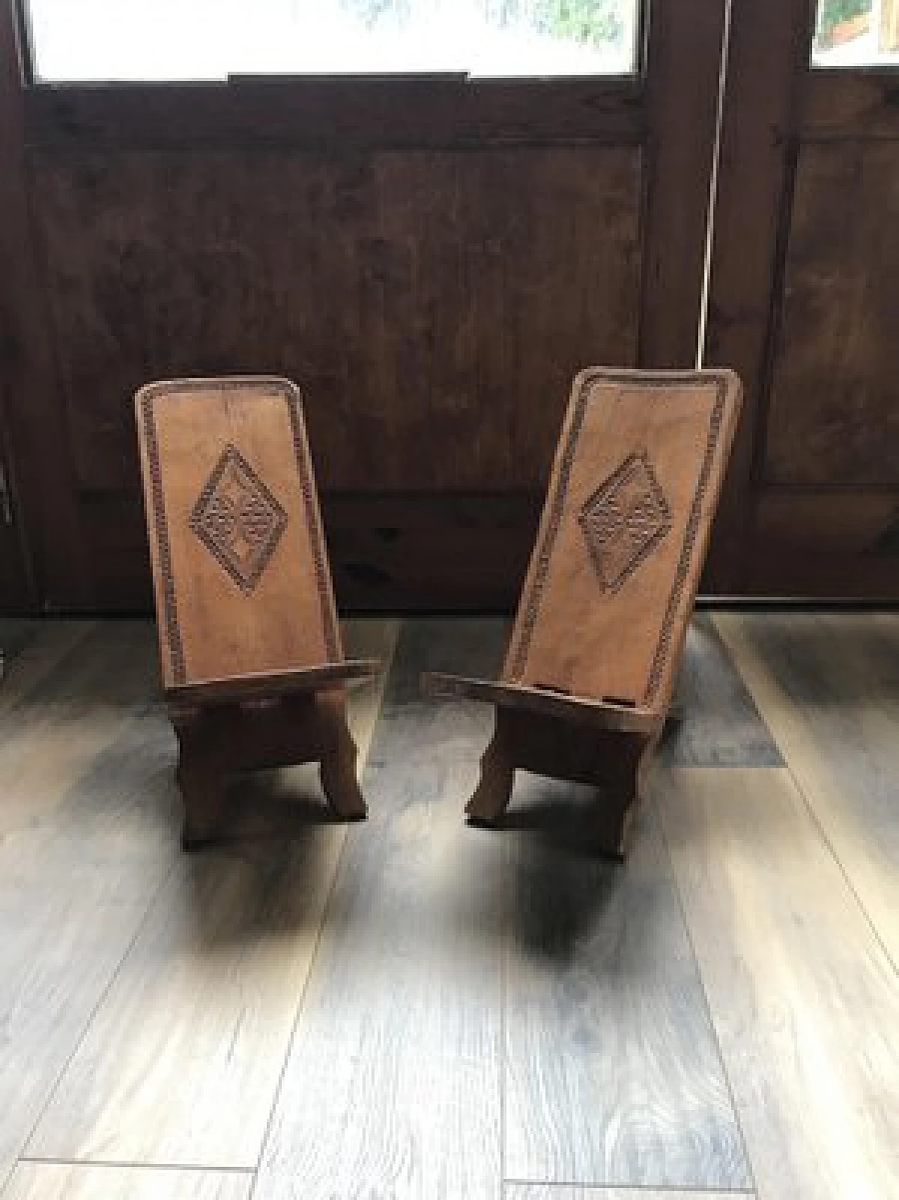 Coppia di sedie in legno intagliate a mano, anni '60 6