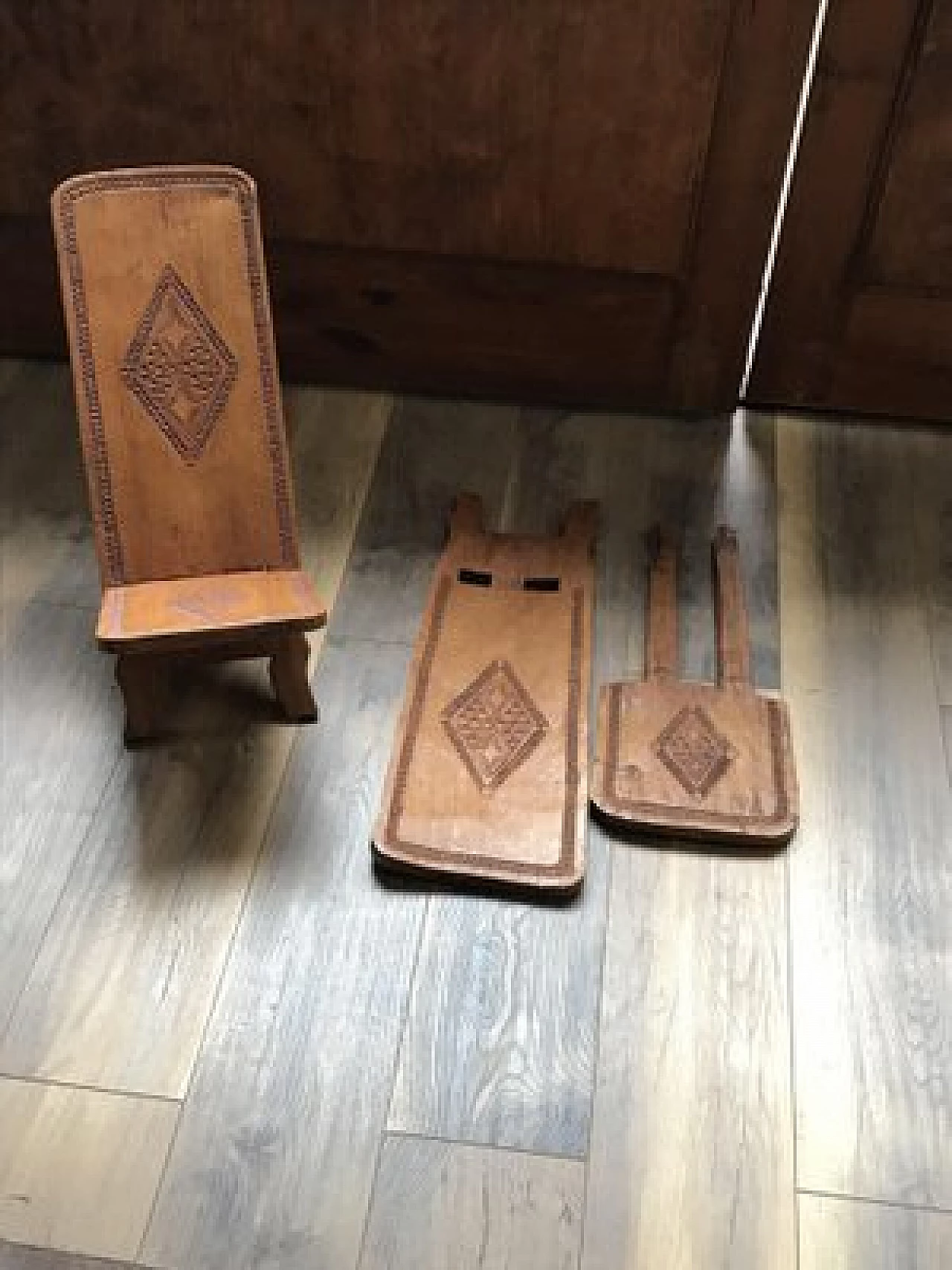 Coppia di sedie in legno intagliate a mano, anni '60 7