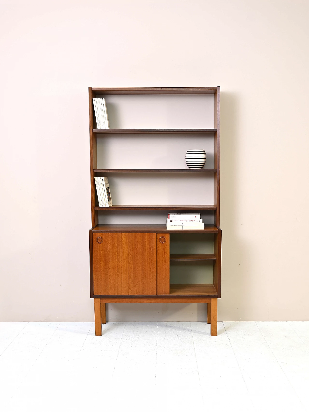 Libreria in teak con scomparto ad ante scorrevoli, anni '60 2