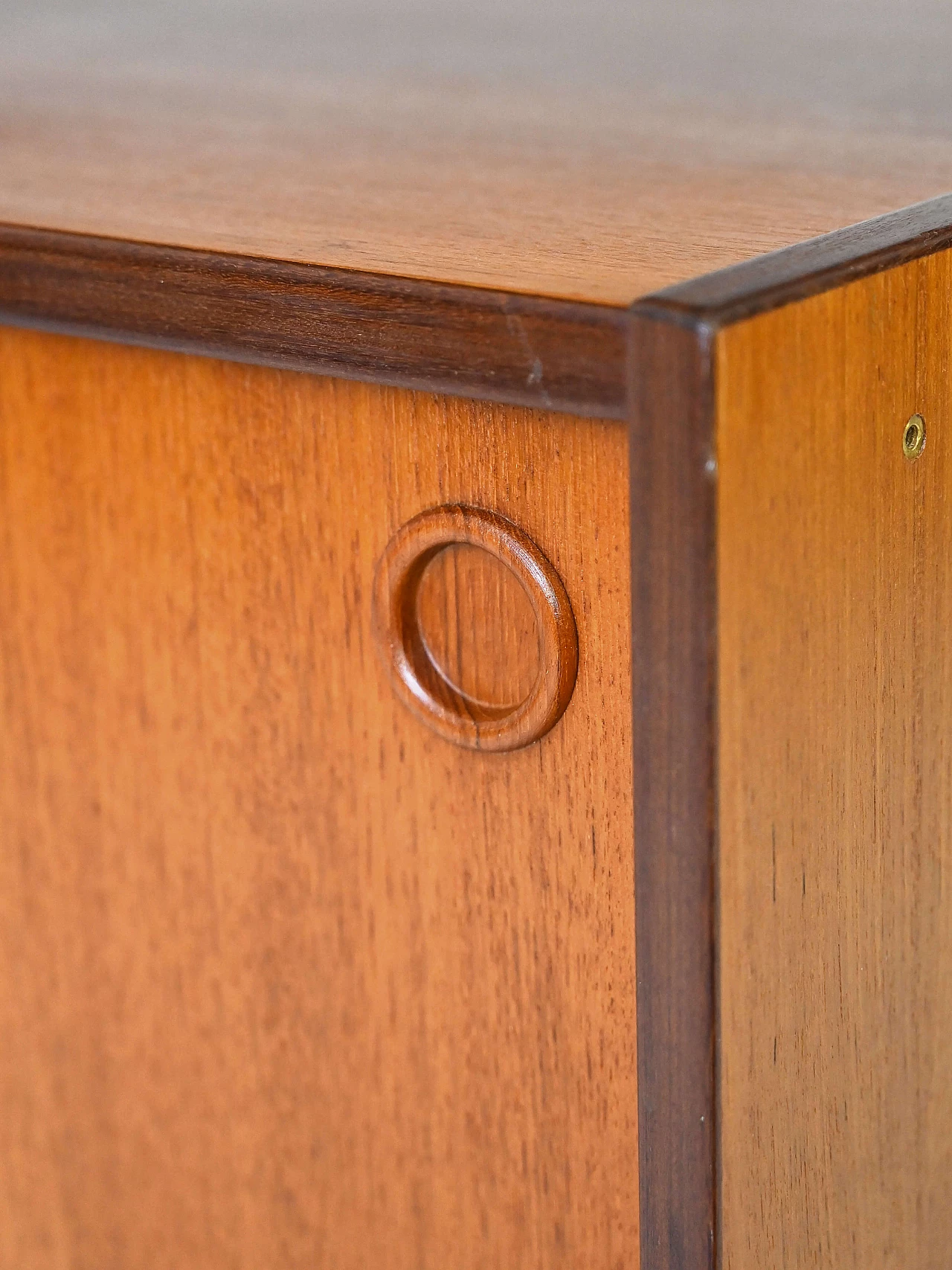 Libreria in teak con scomparto ad ante scorrevoli, anni '60 7