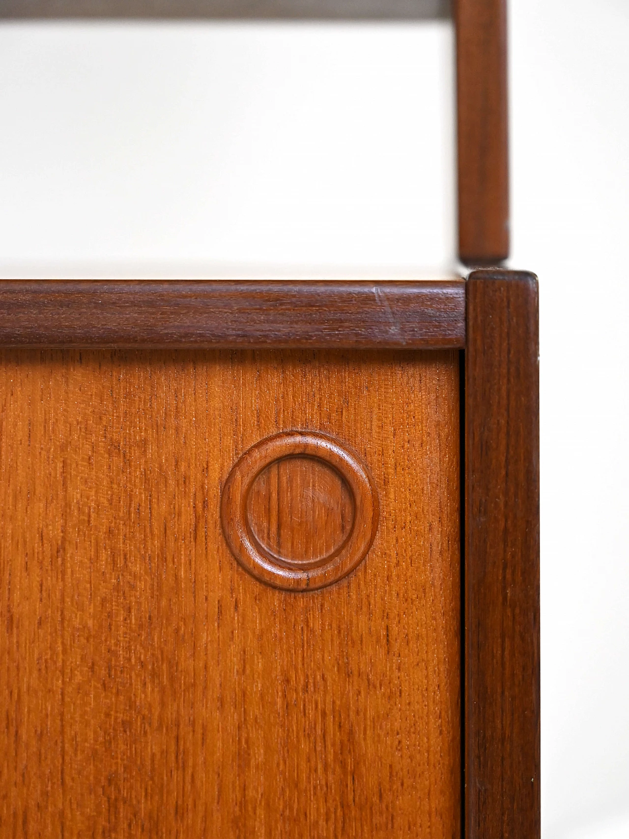 Libreria in teak con scomparto ad ante scorrevoli, anni '60 11