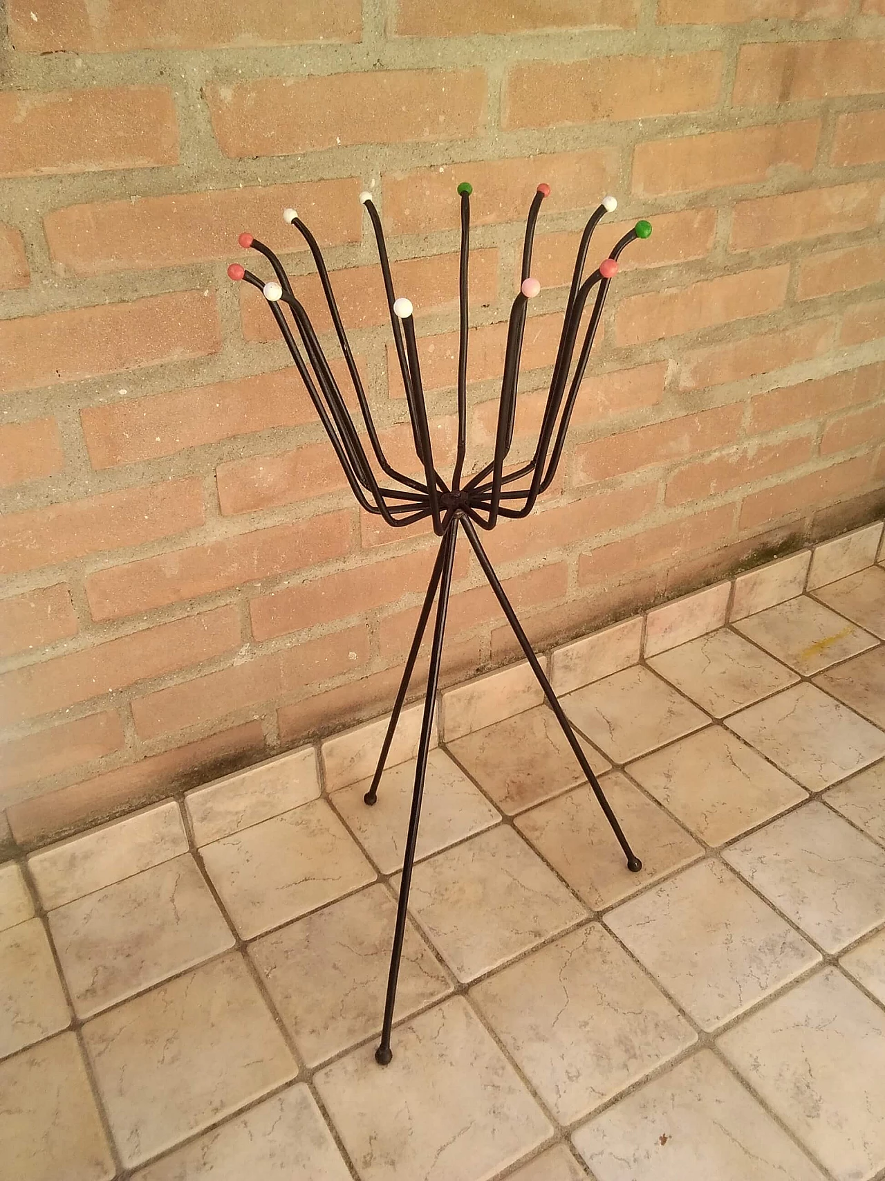 Sputnik vase holder in iron and plastic with colored endings, 1950s 1