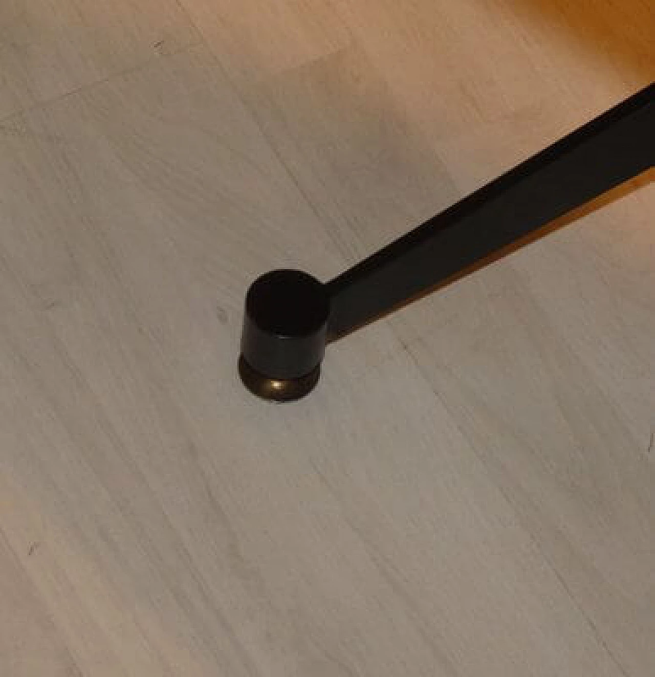 4 Rosewood chairs and round table, 1950s 15