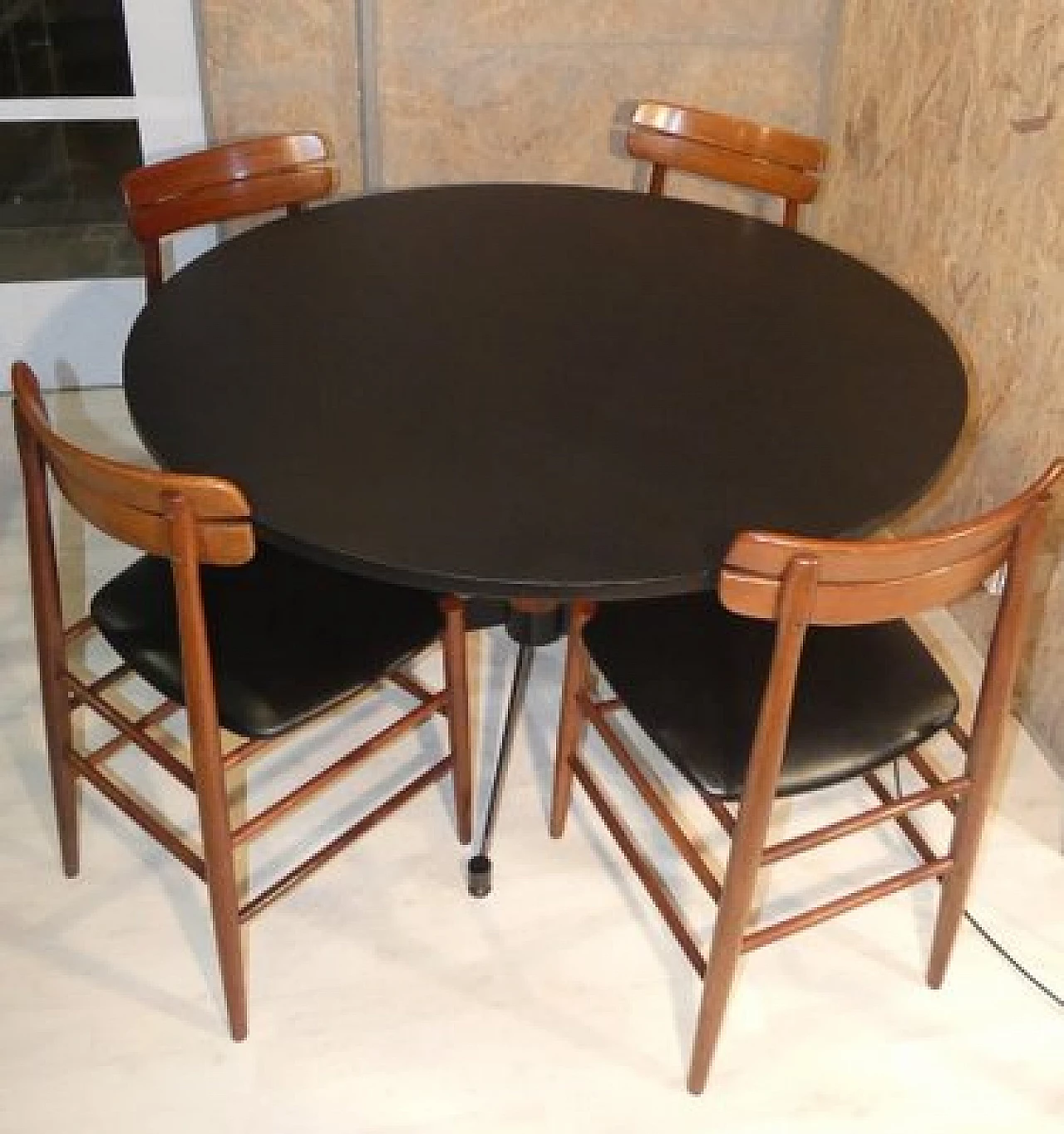 4 Rosewood chairs and round table, 1950s 17