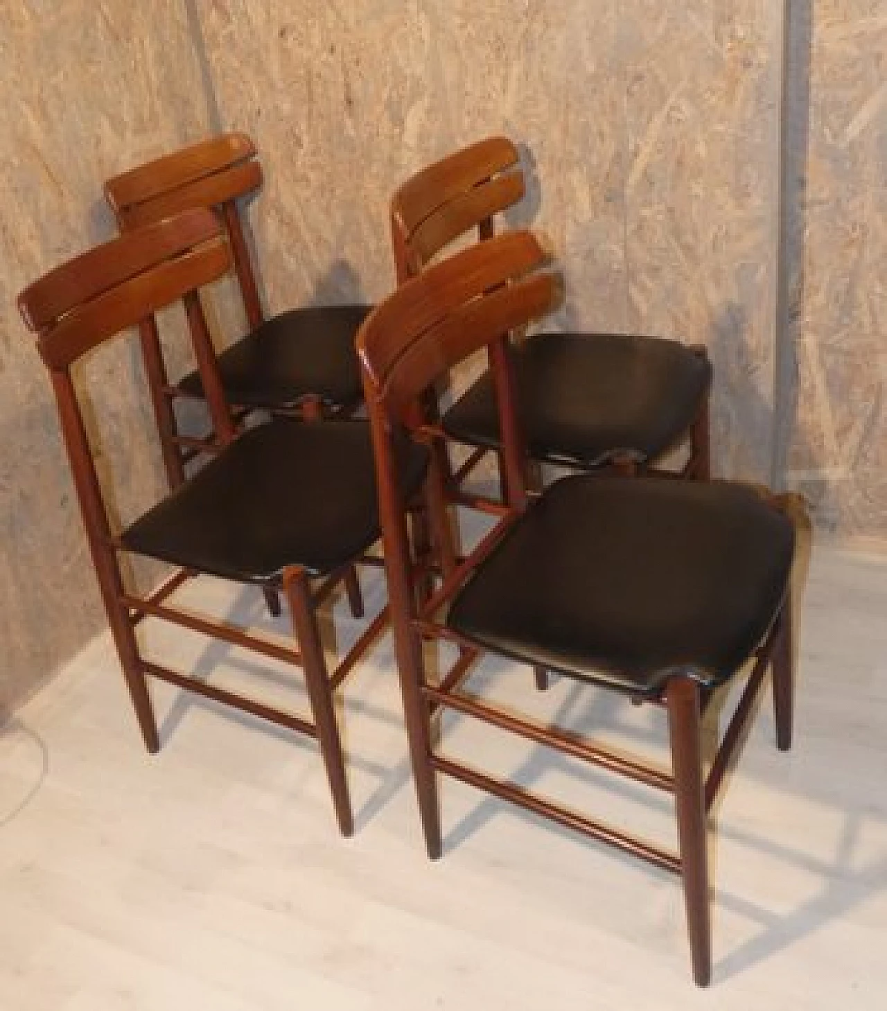 4 Rosewood chairs and round table, 1950s 18
