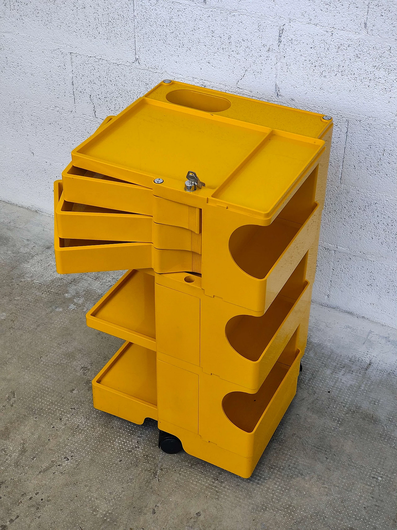 Yellow Boby trolley by Joe Colombo for Bieffeplast, 1970s 2