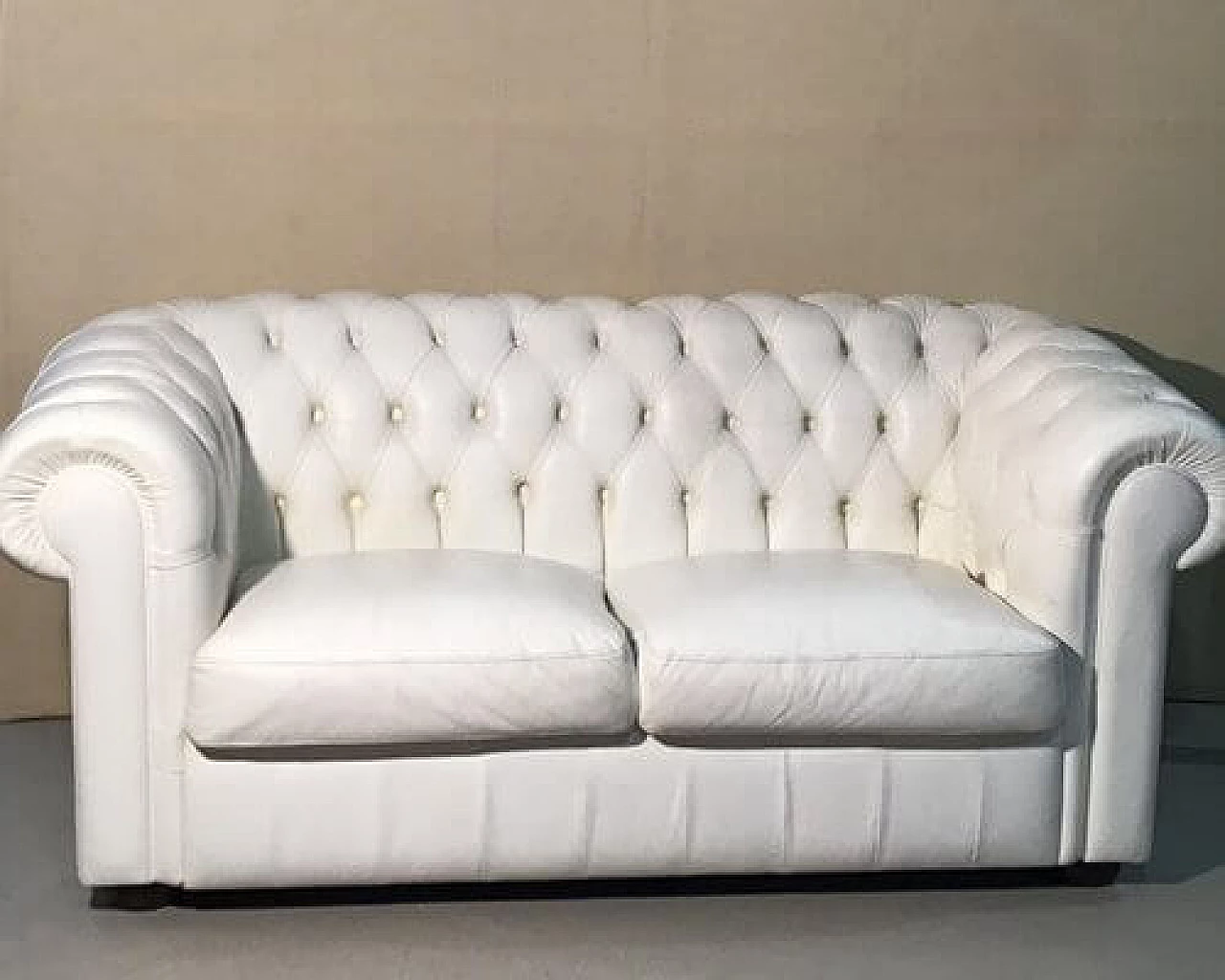 Chesterfield-style white leather sofa, 1980s 2