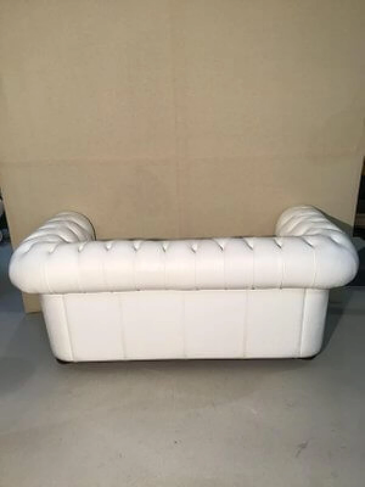 Chesterfield-style white leather sofa, 1980s 3