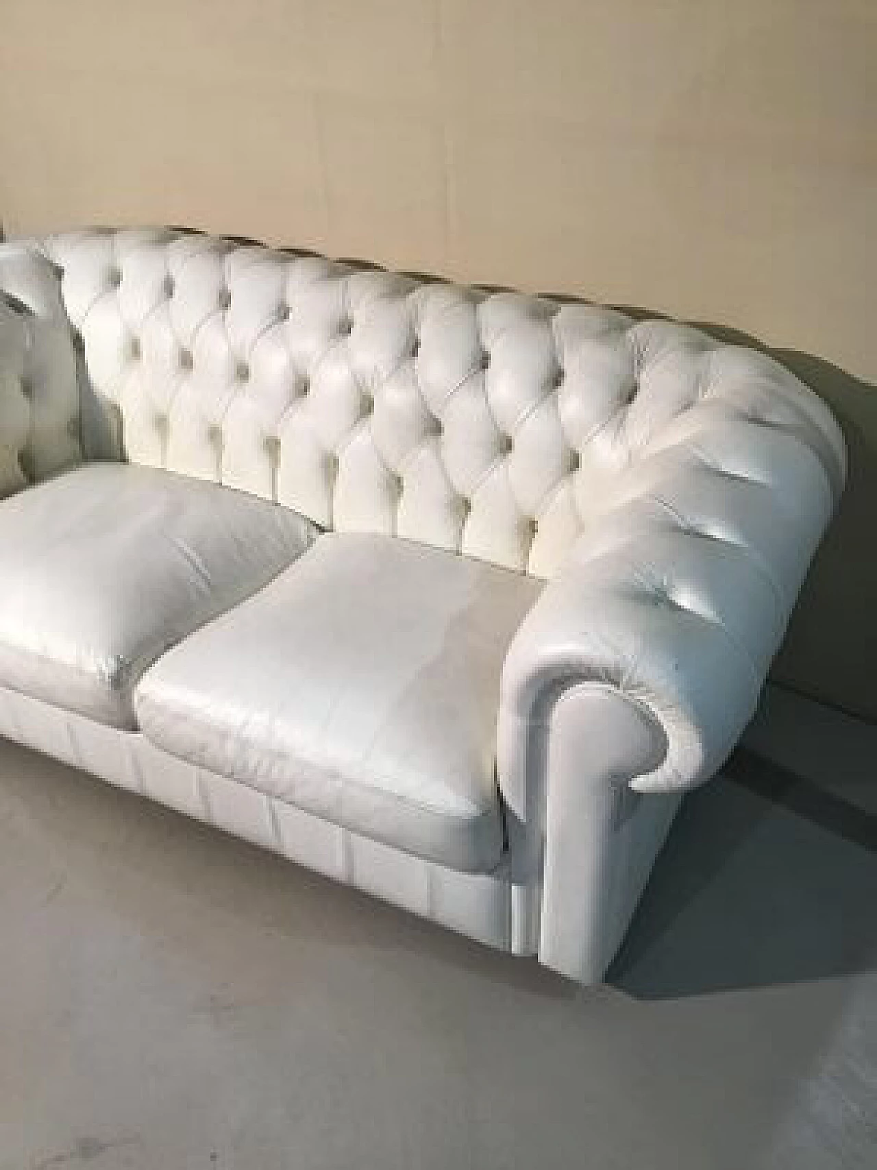 Chesterfield-style white leather sofa, 1980s 6