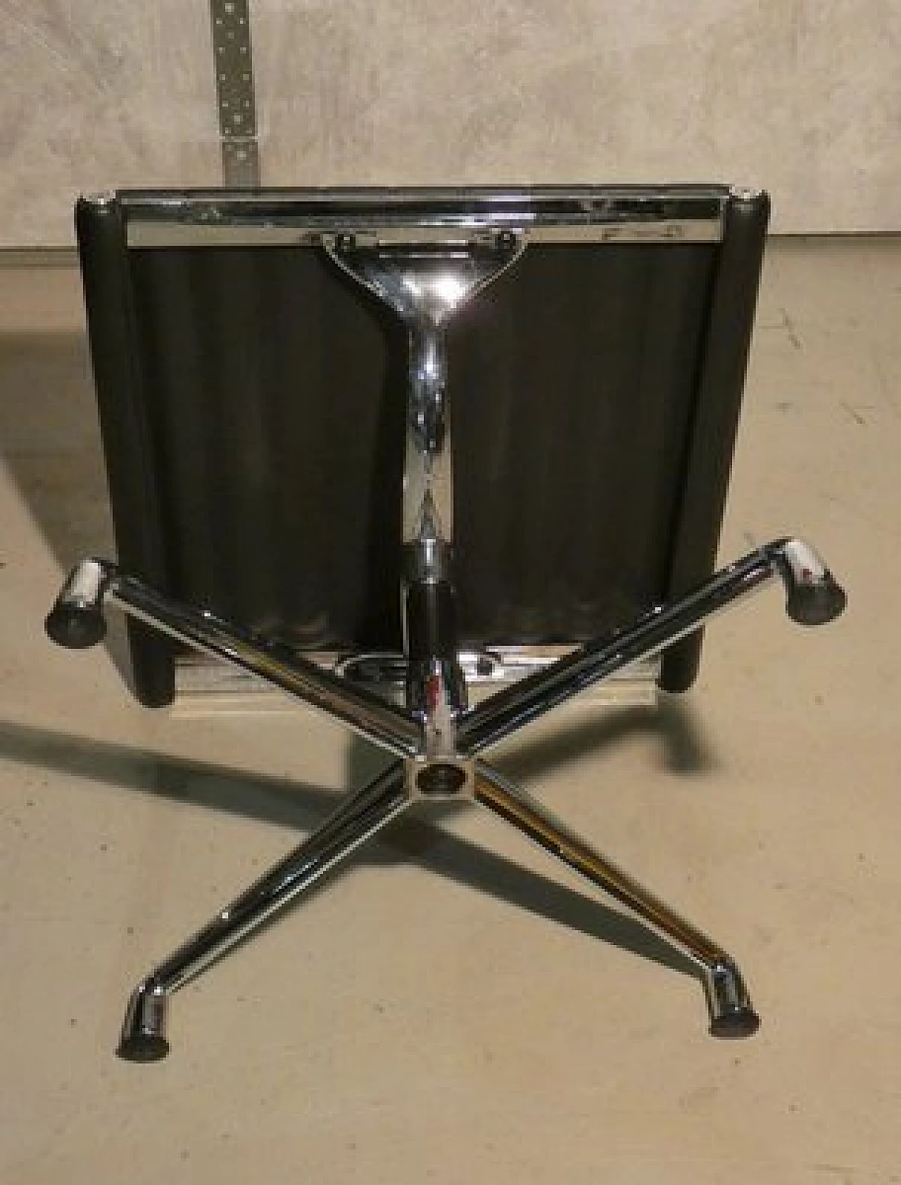 Poltrona Relax in pelle con con sgabello in stile Aluminium chair, anni '80 11