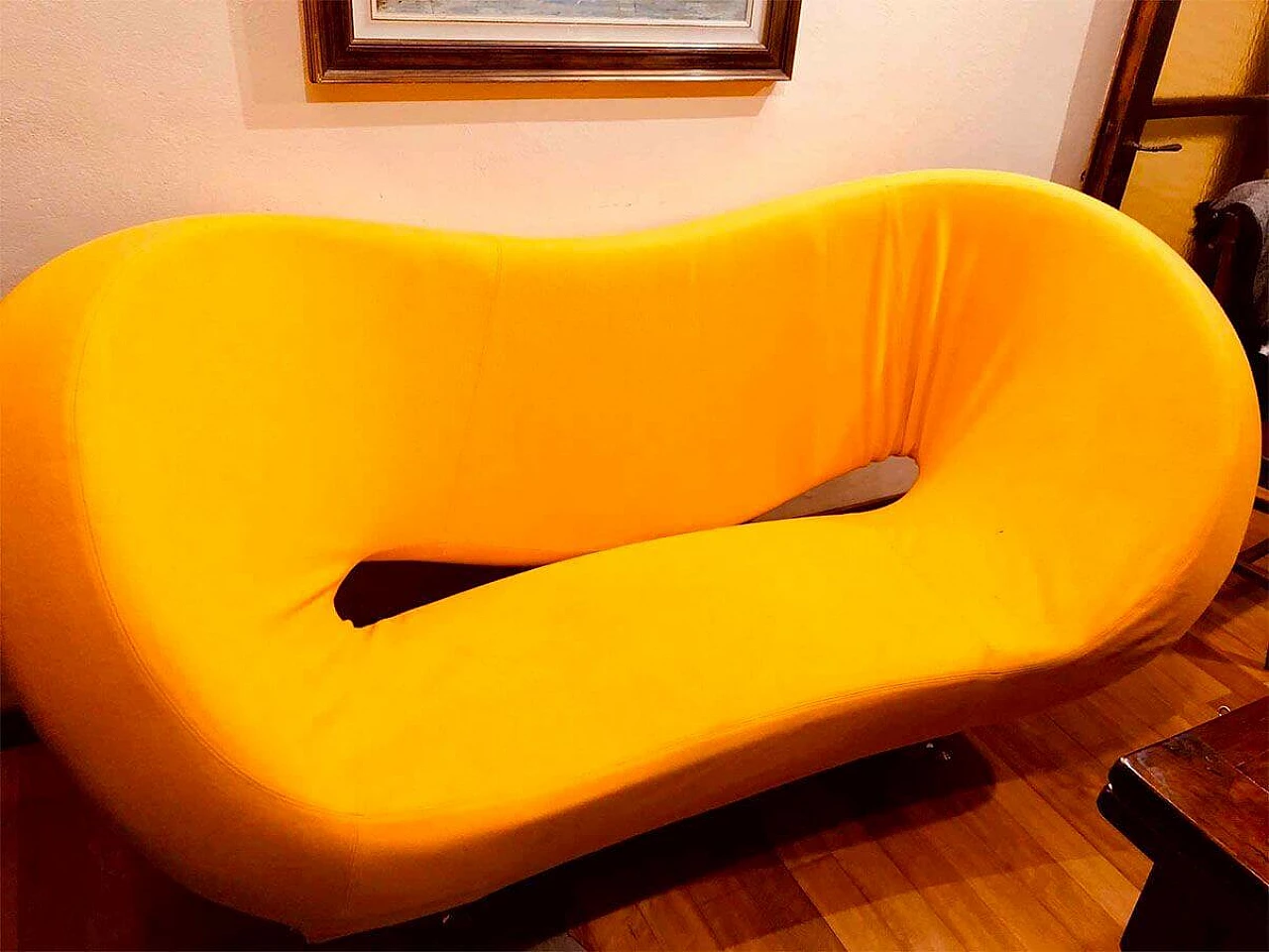 Divano Victoria and Albert giallo di Moroso 1