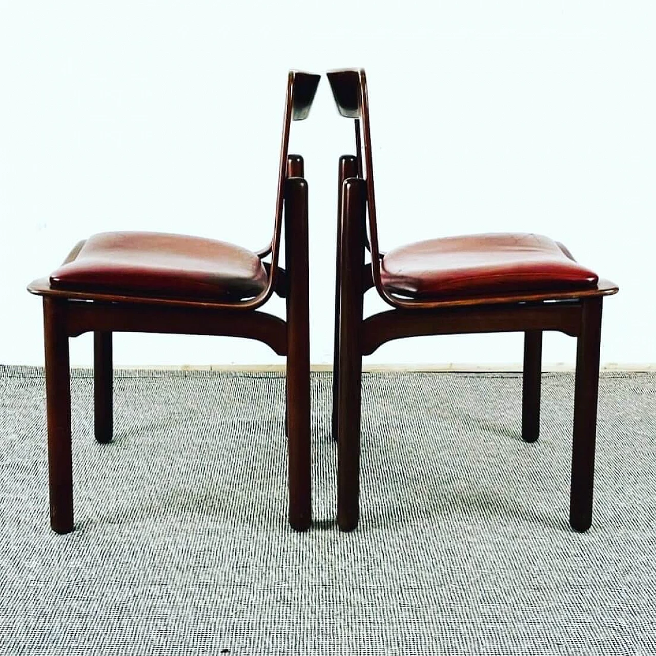 6 Chairs in walnut and burgundy leather, 1980s 2