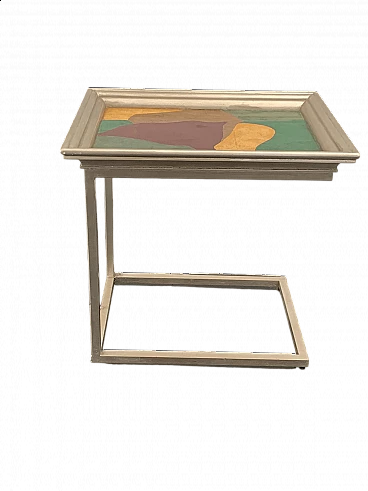 Tavolino in metallo con piano a vassoio laccato a pezze filiformi policrome, anni '70
