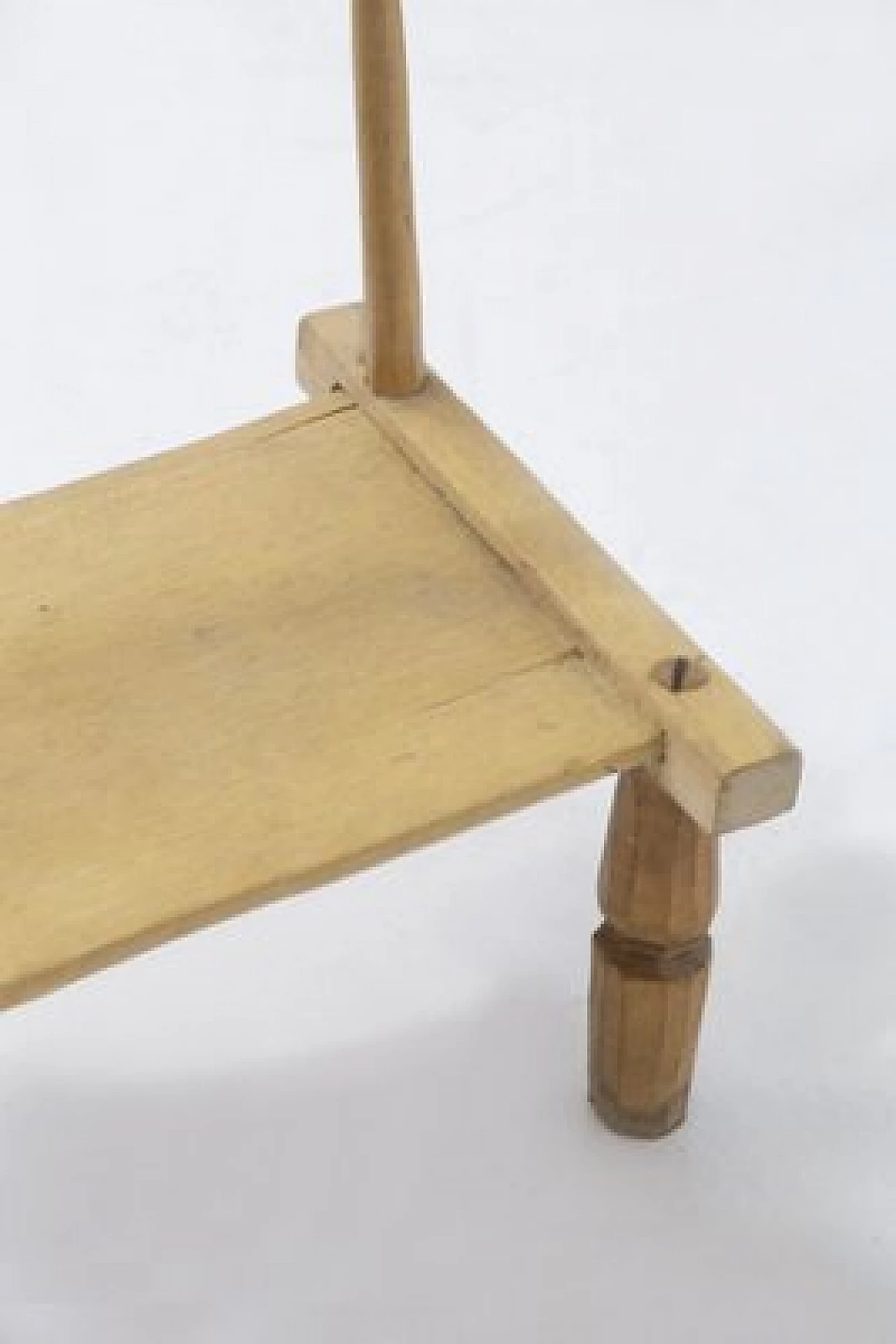 Coppia di sedie in legno con lavorazione grezza, anni '60 12