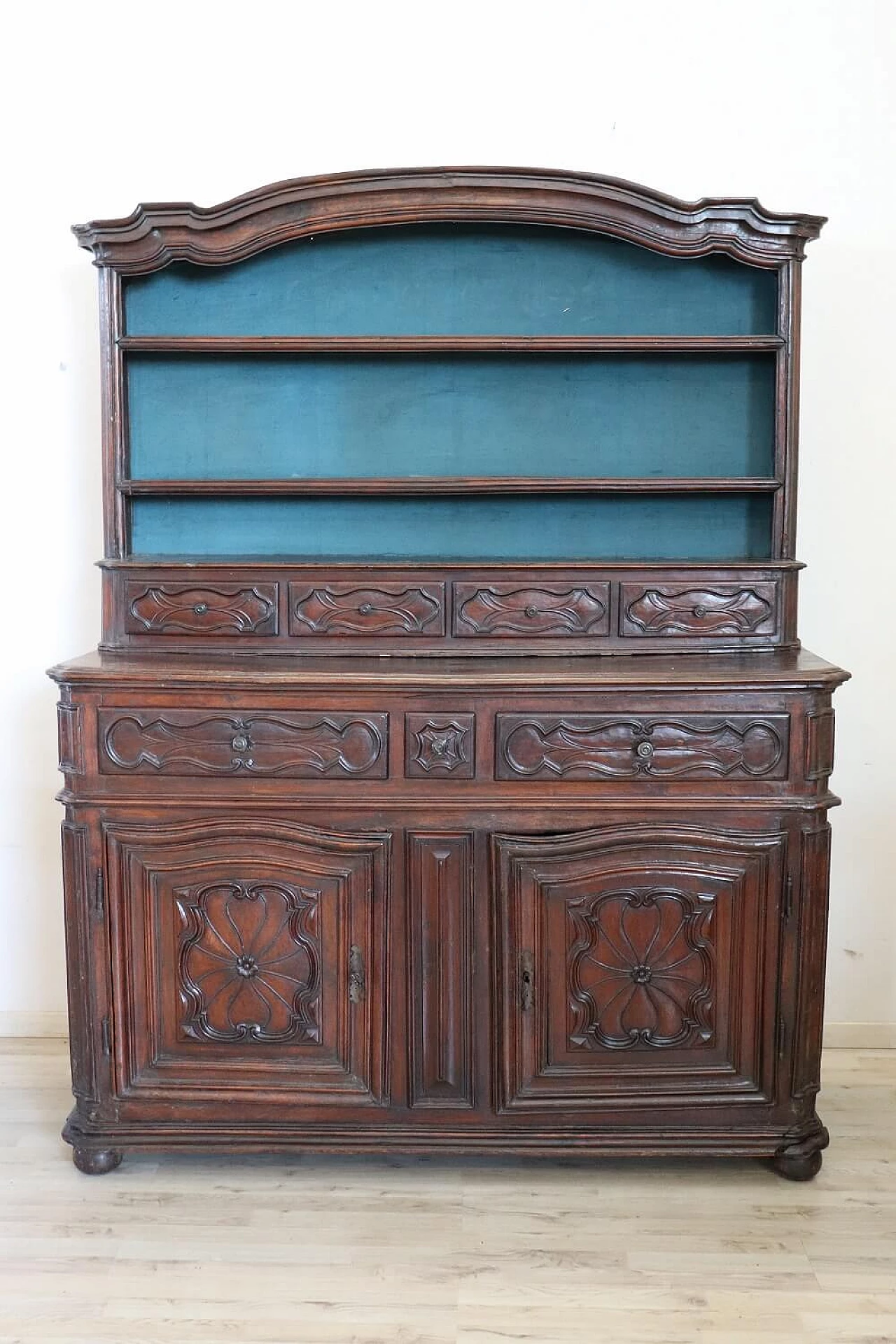 Louis XIV sideboard with plate rack in walnut with carvings, 17th century 10