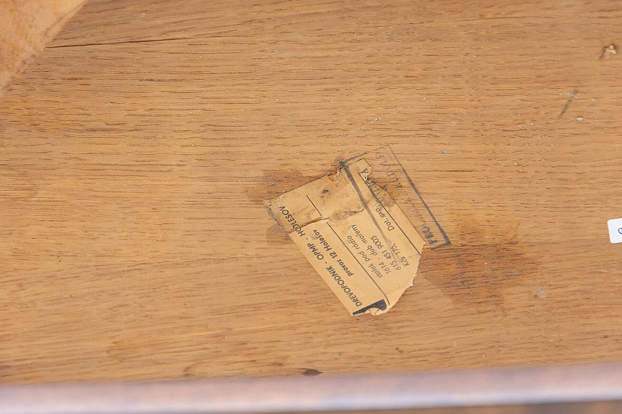 Tavolo in legno di quercia scuro di Dřevopodnik Holešov, anni '60 11