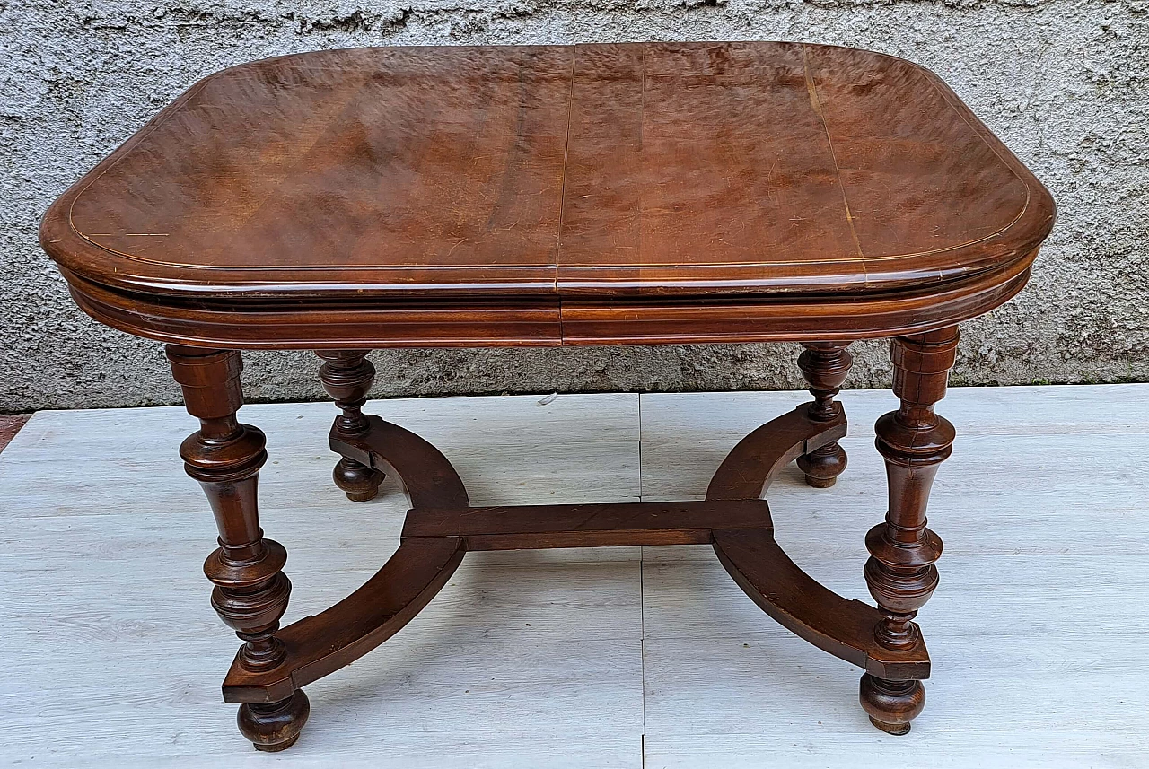 Extendable walnut dining table, early 20th century 3