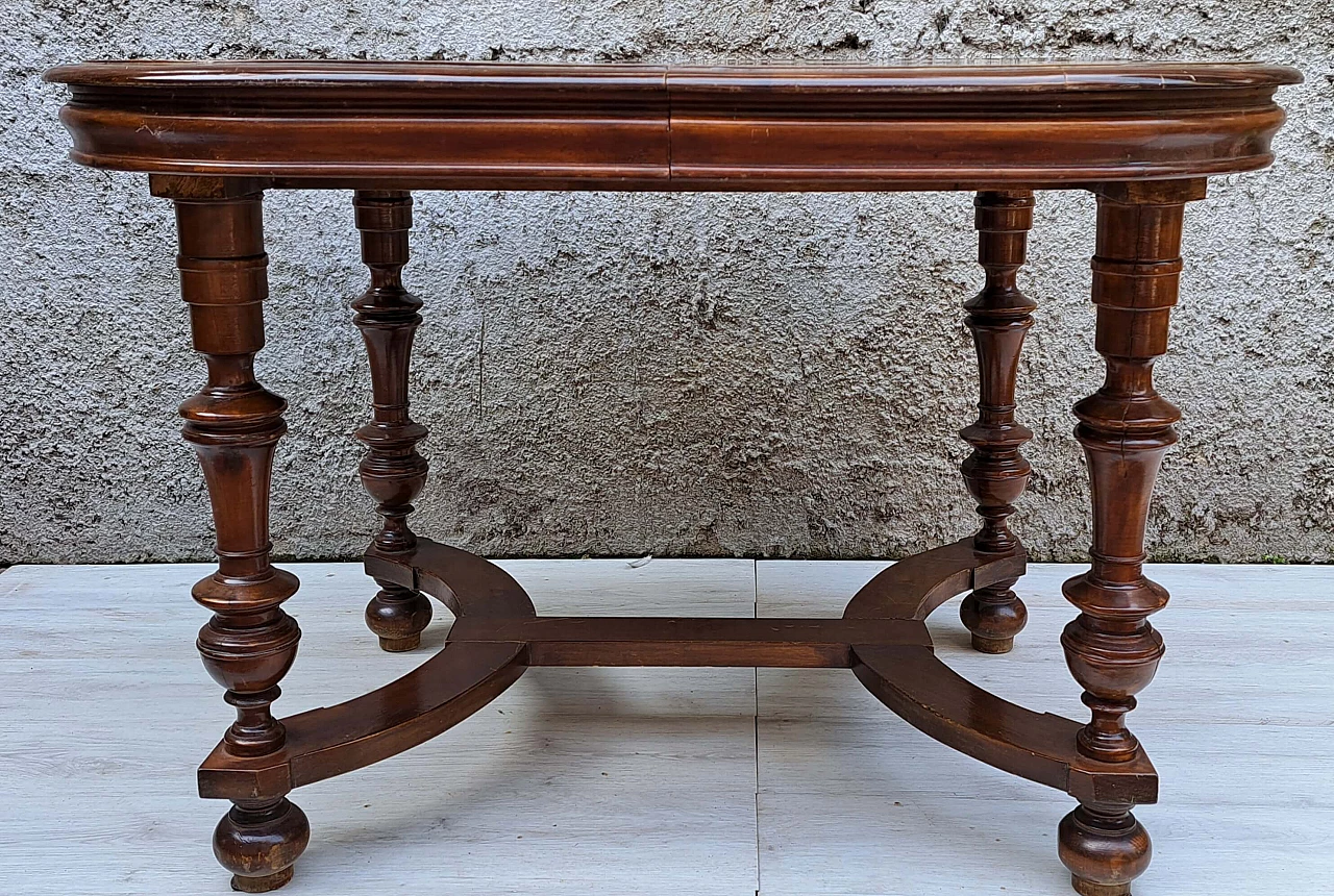 Extendable walnut dining table, early 20th century 4